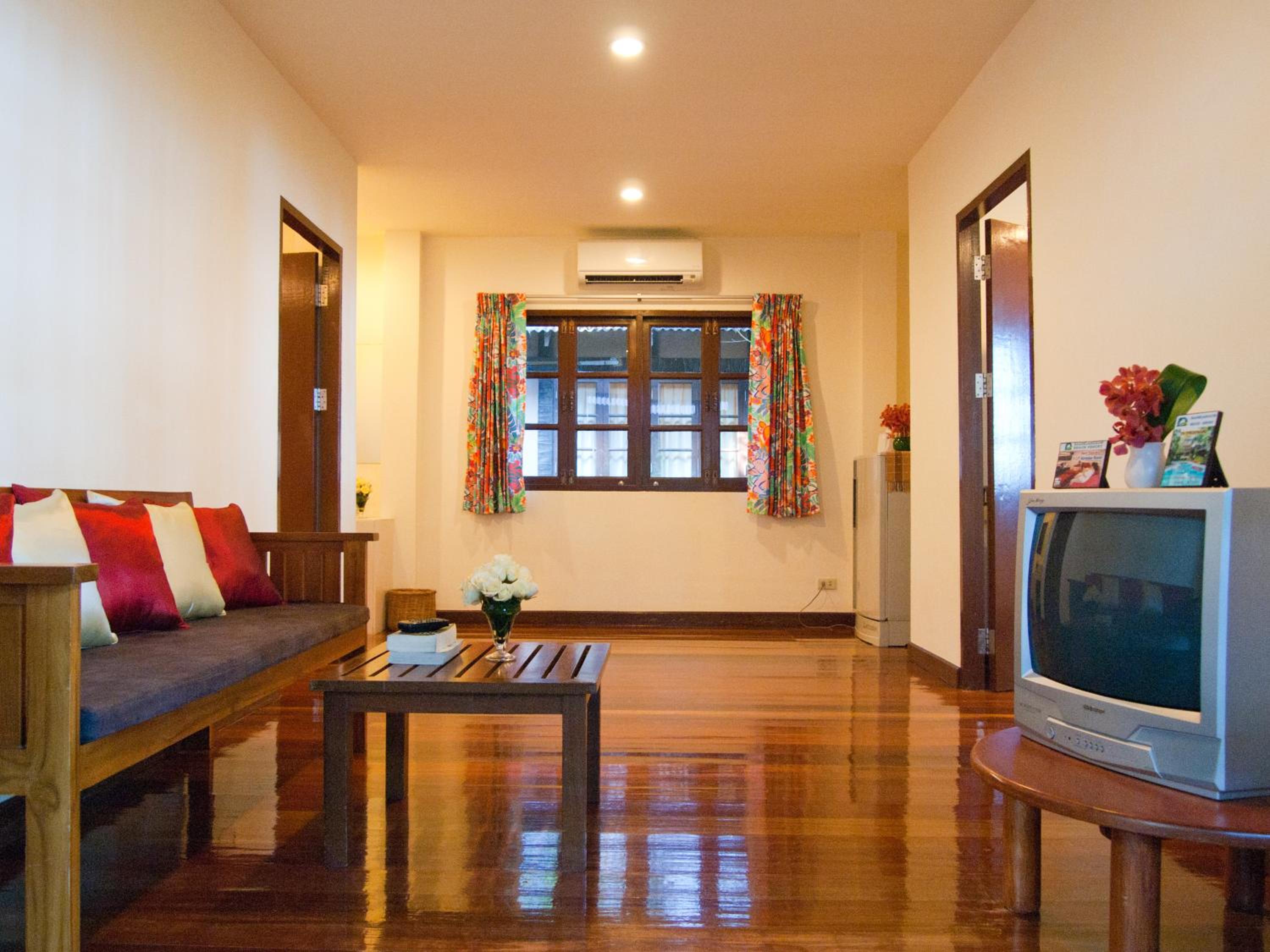 Baan Klang Aow Beach Resort