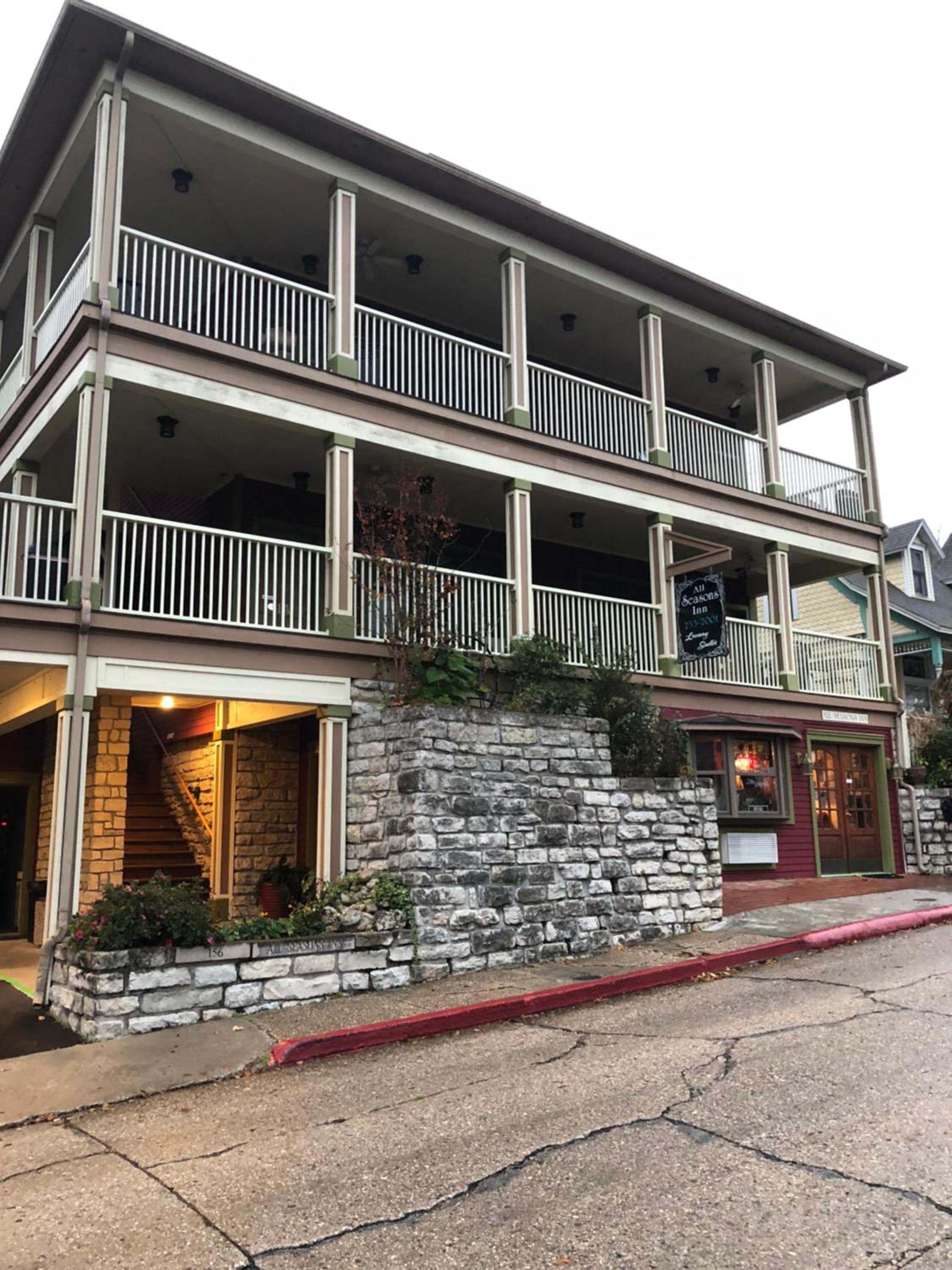 All Seasons Inn