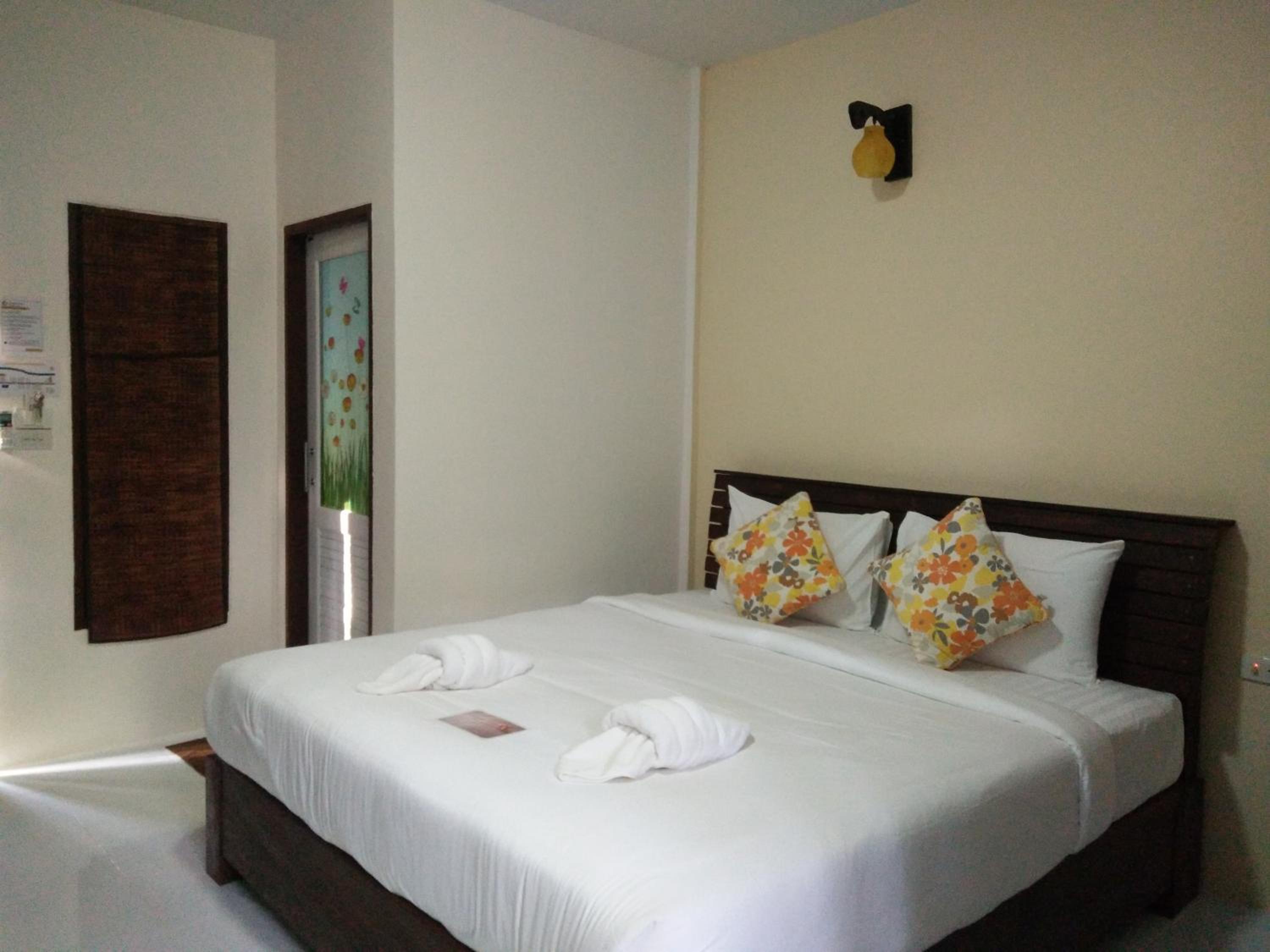 Baan Suan Rim Klong Resort
