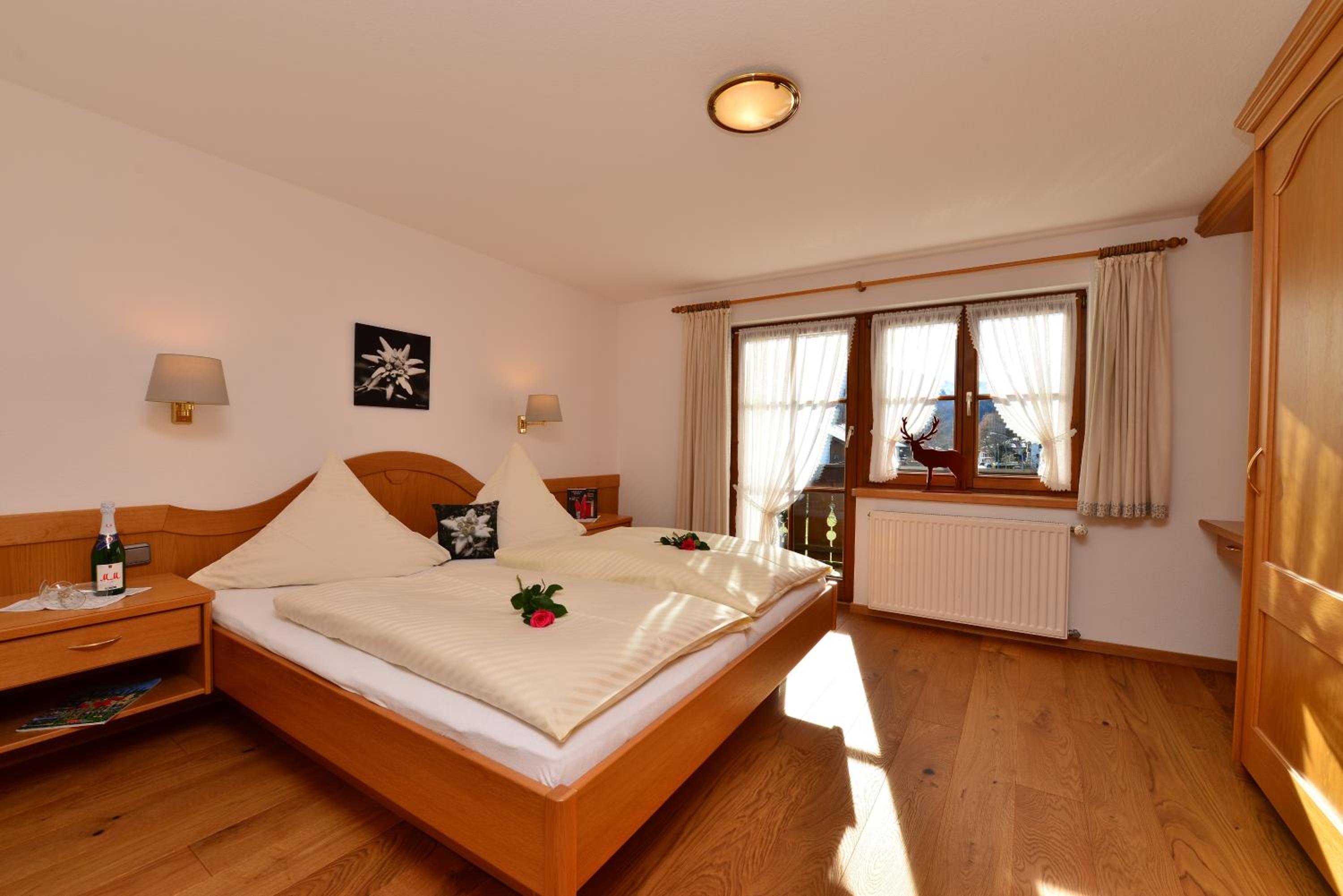 Ferienwohnungen Thannheimer view 3