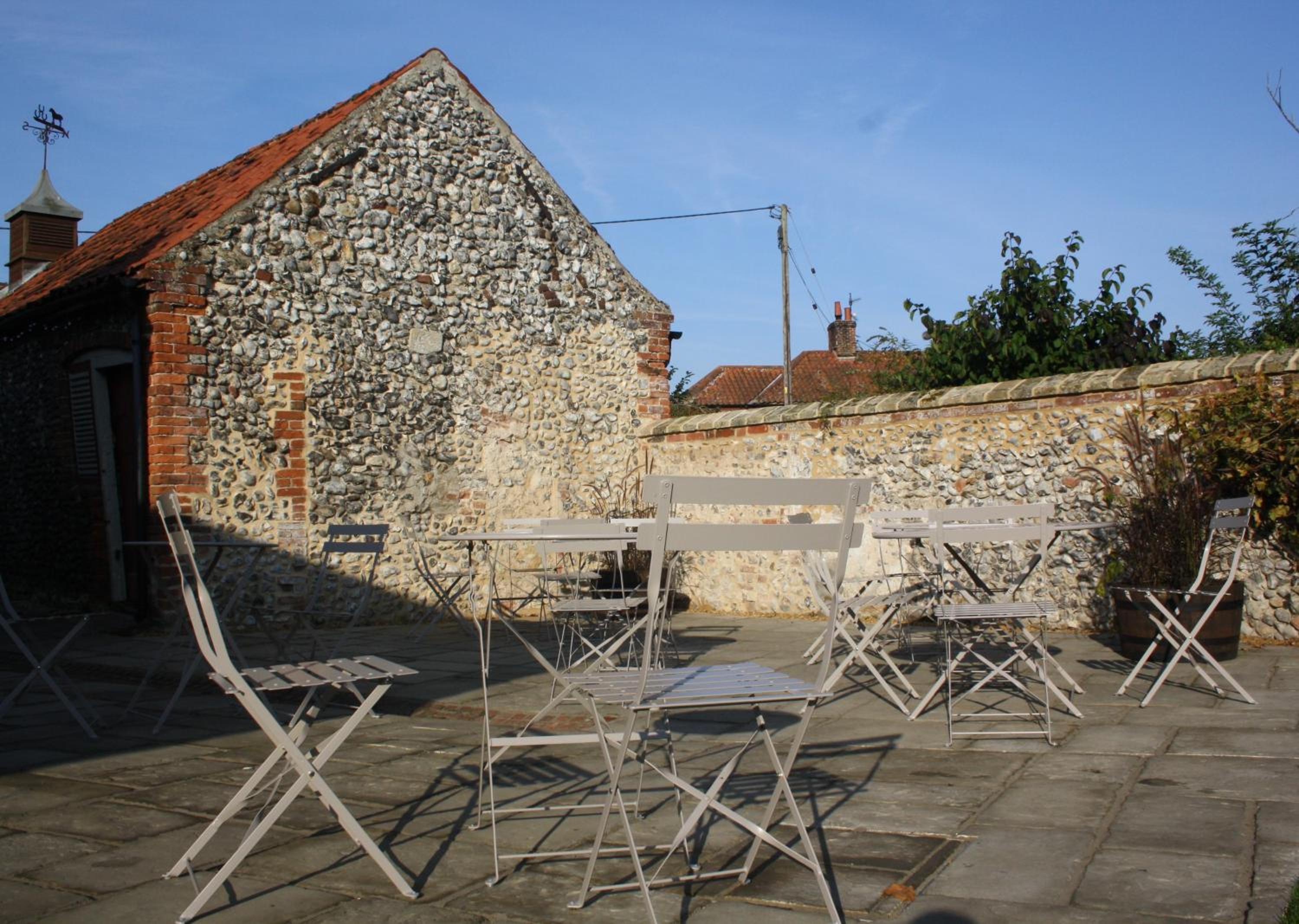 The Three Horseshoes