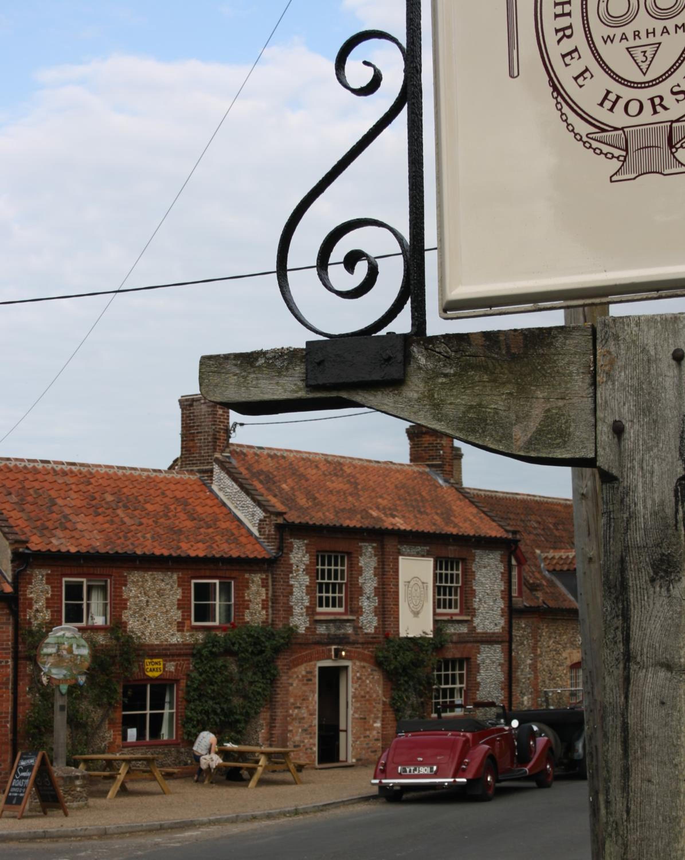 The Three Horseshoes