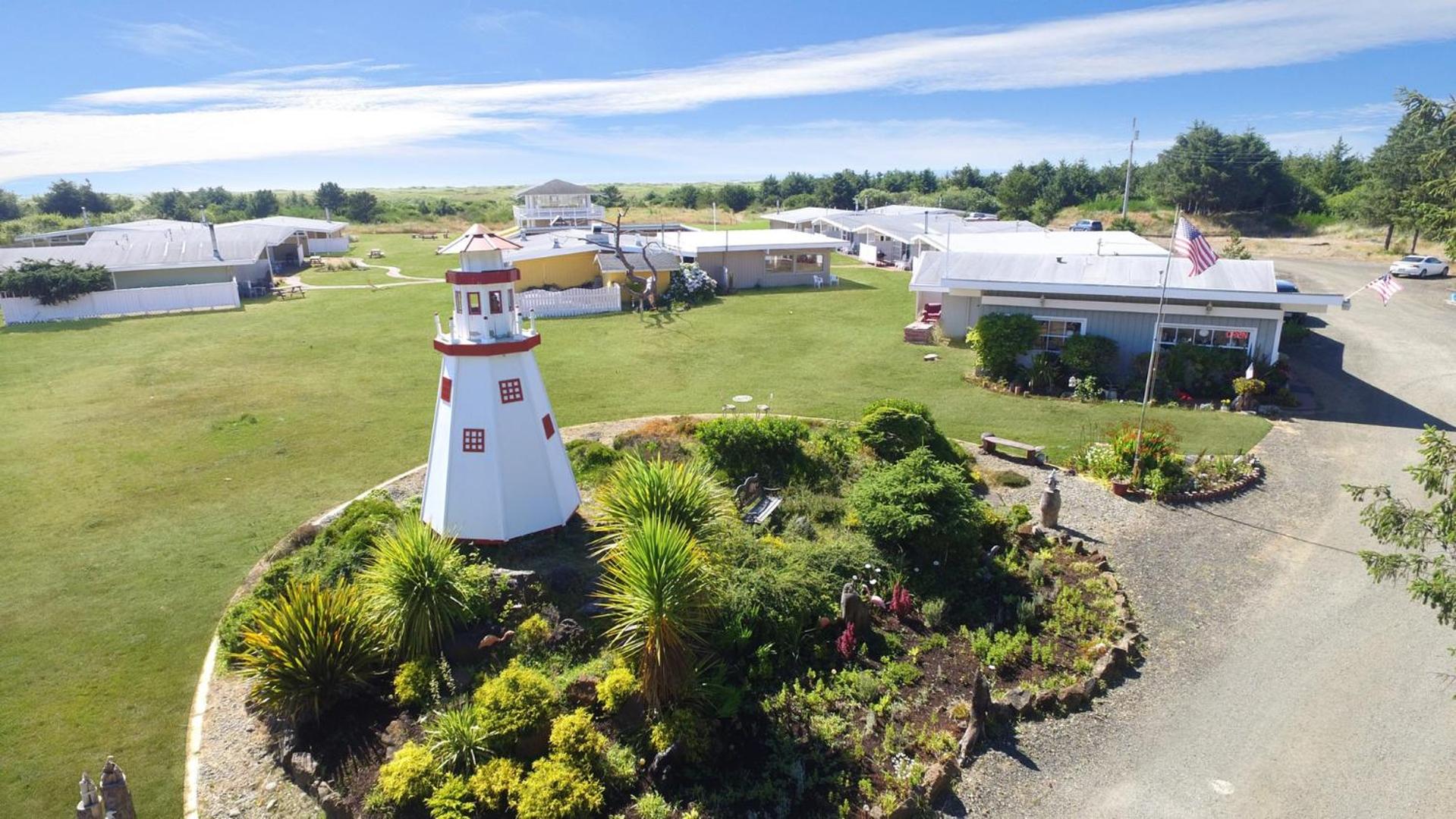 Hotel Beachwood Condos & Resort - Image 1