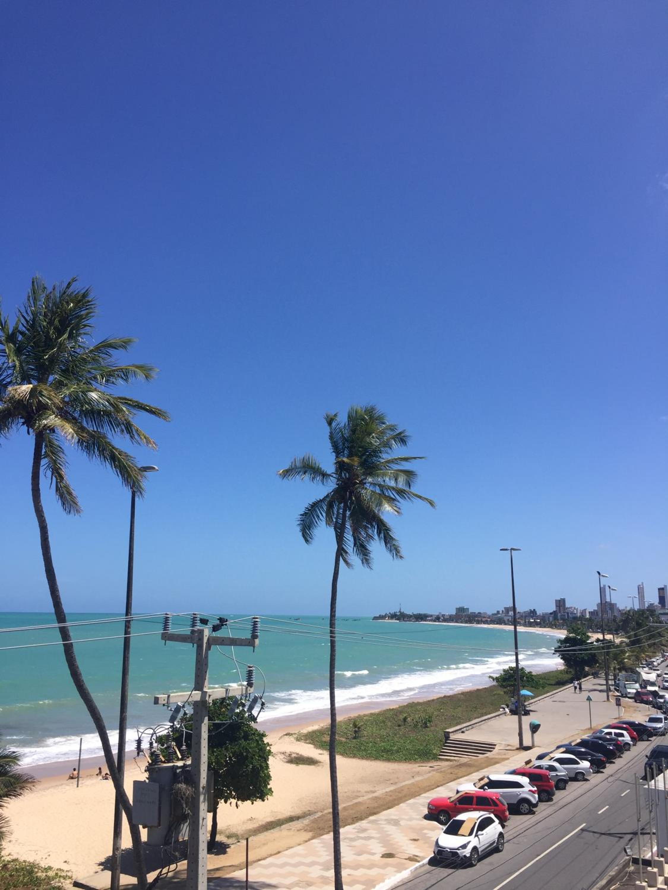 Apartamento de frente ao Mar a 50m do MAG Shopping