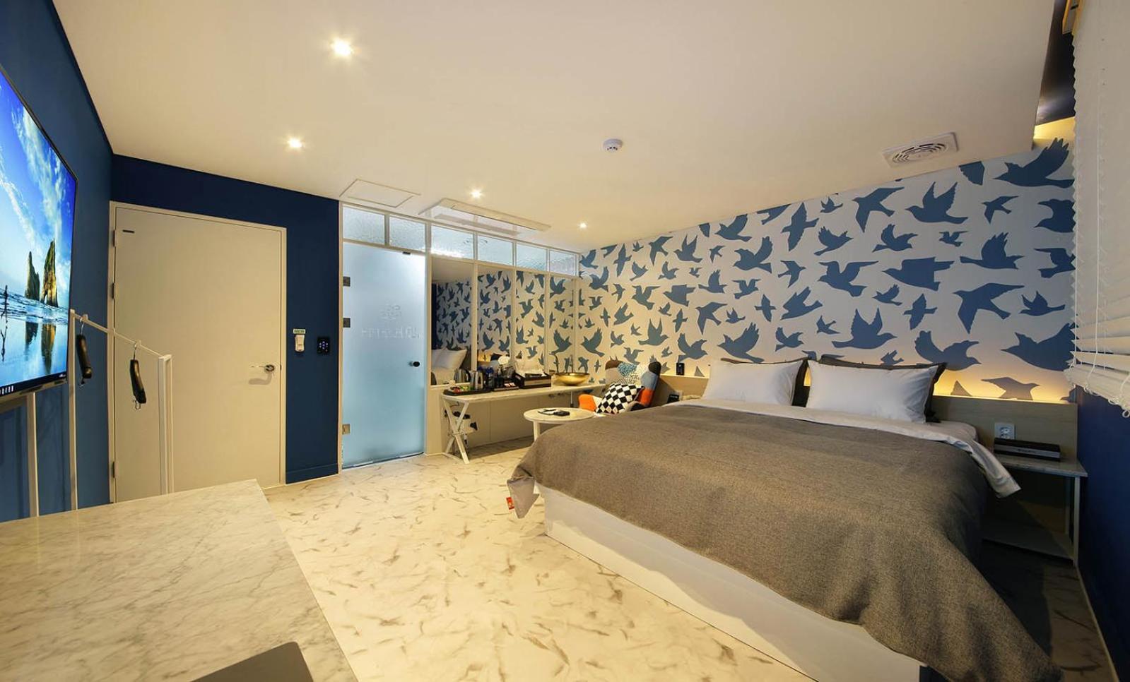hotel room