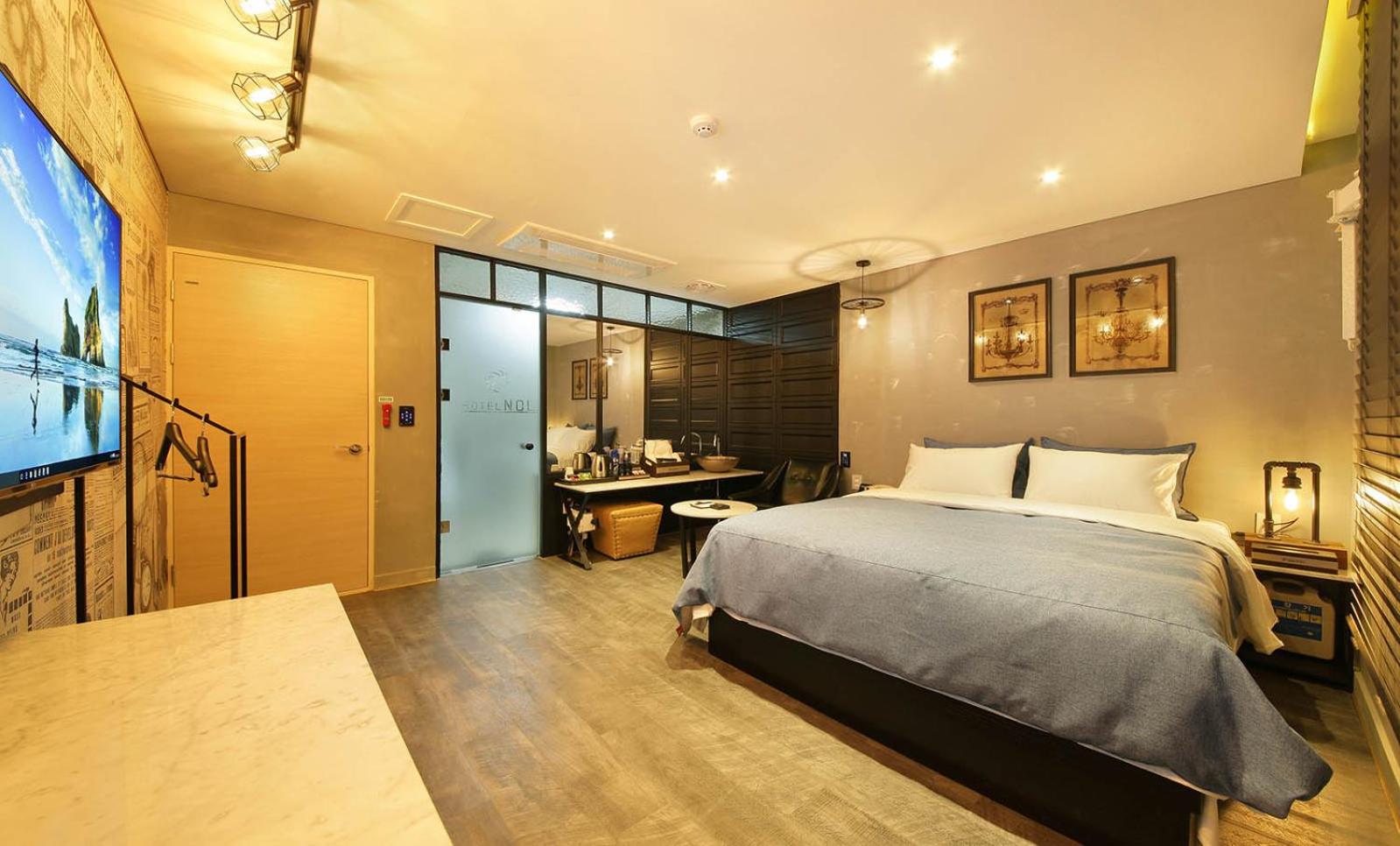 hotel room
