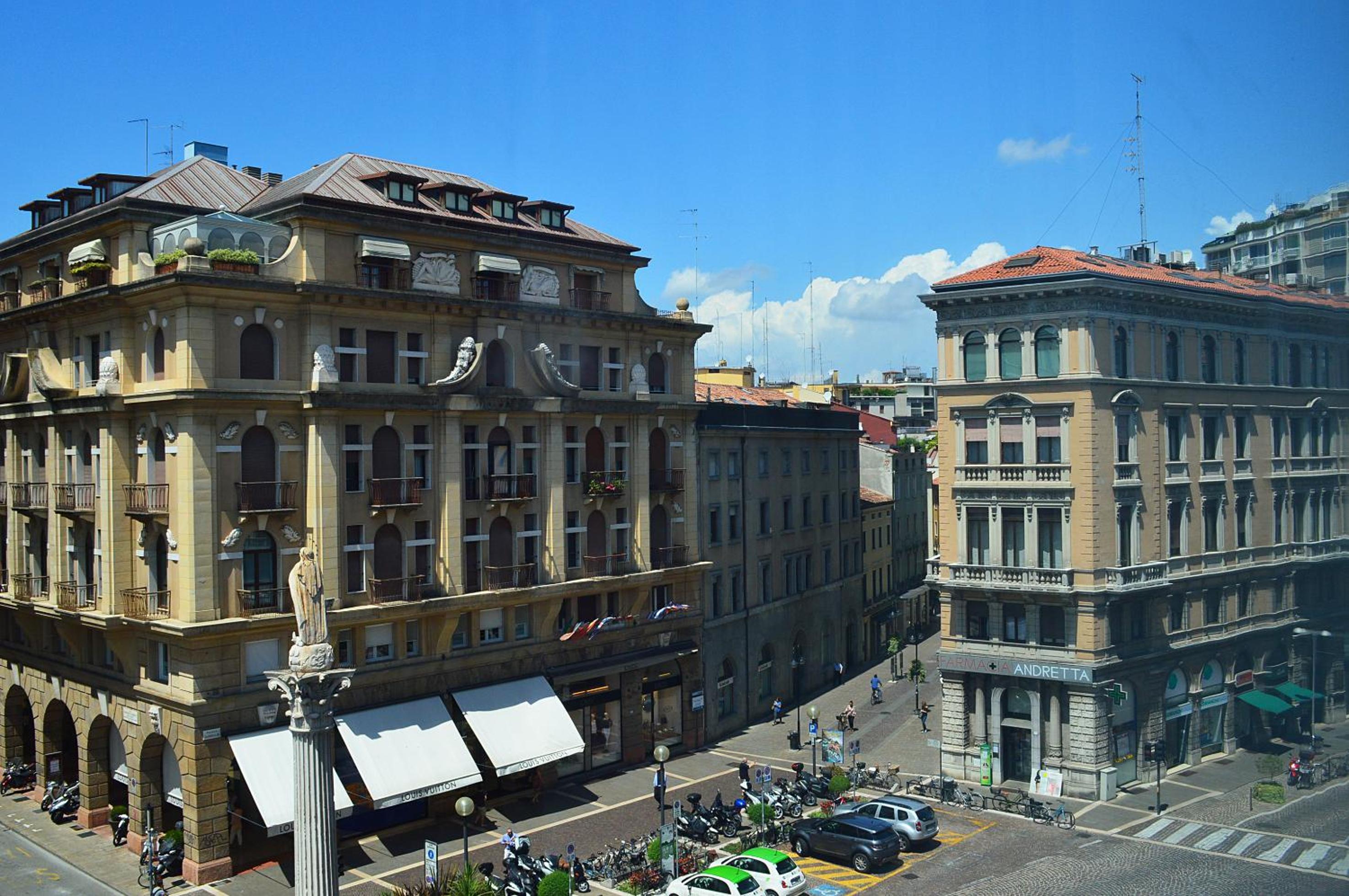 Residence Piazza Garibaldi view 5