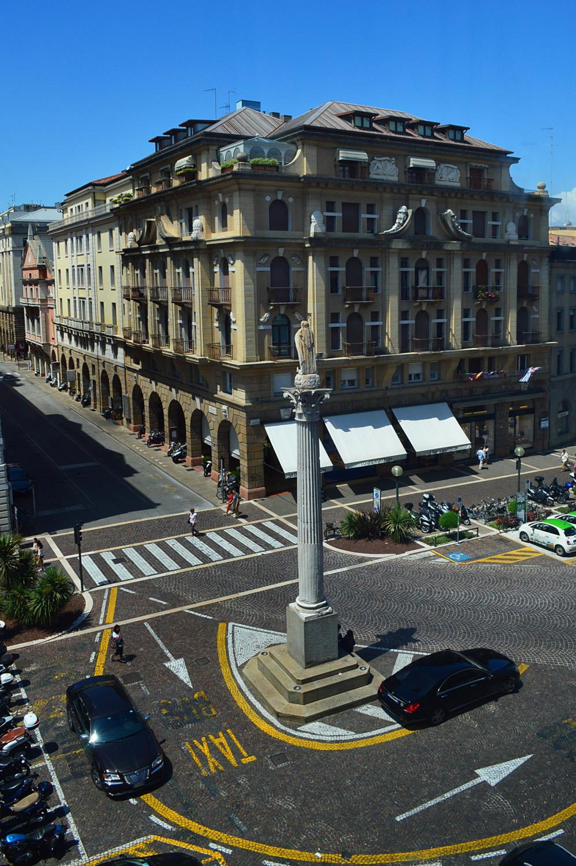 Residence Piazza Garibaldi view 4