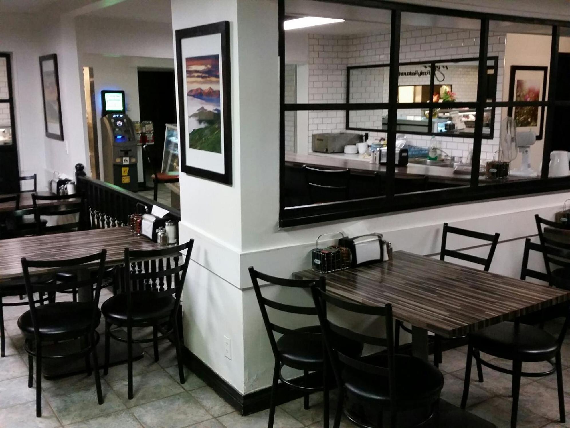 Grande Prairie Vacations - Wild Rose Country Inn - Property Image 8