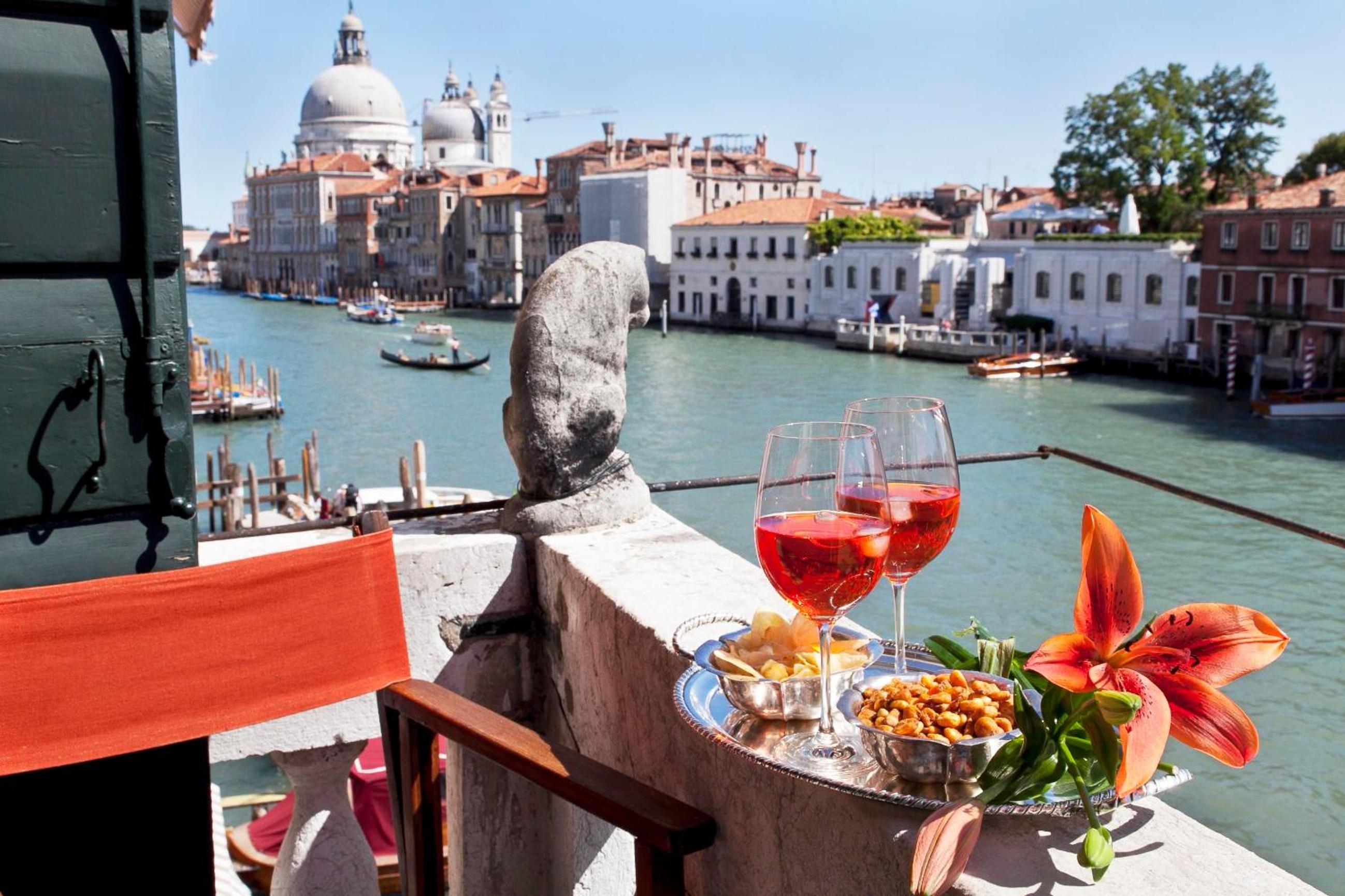 Palazzetto Pisani Grand Canal