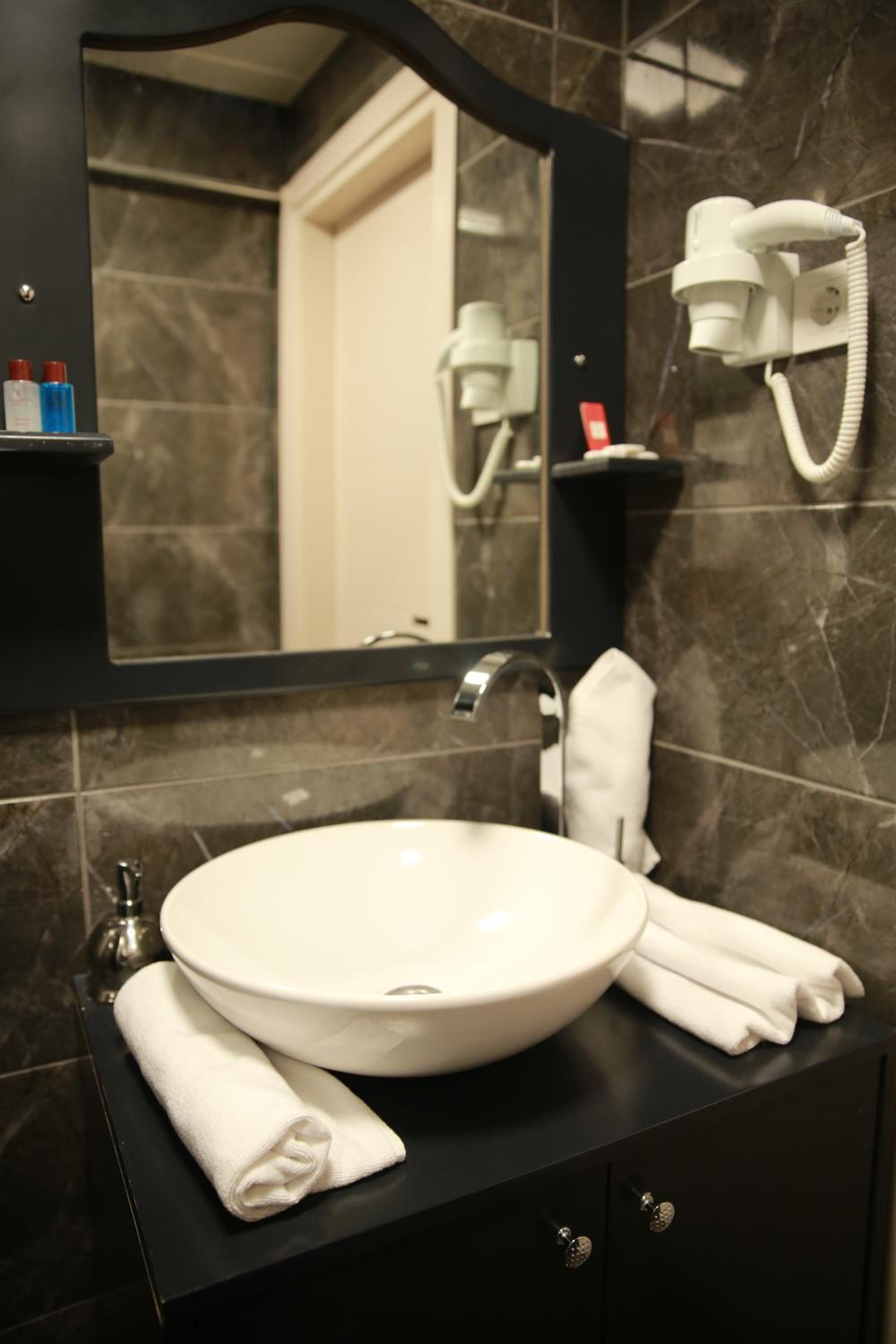 Pelican House Hotel - Image 21