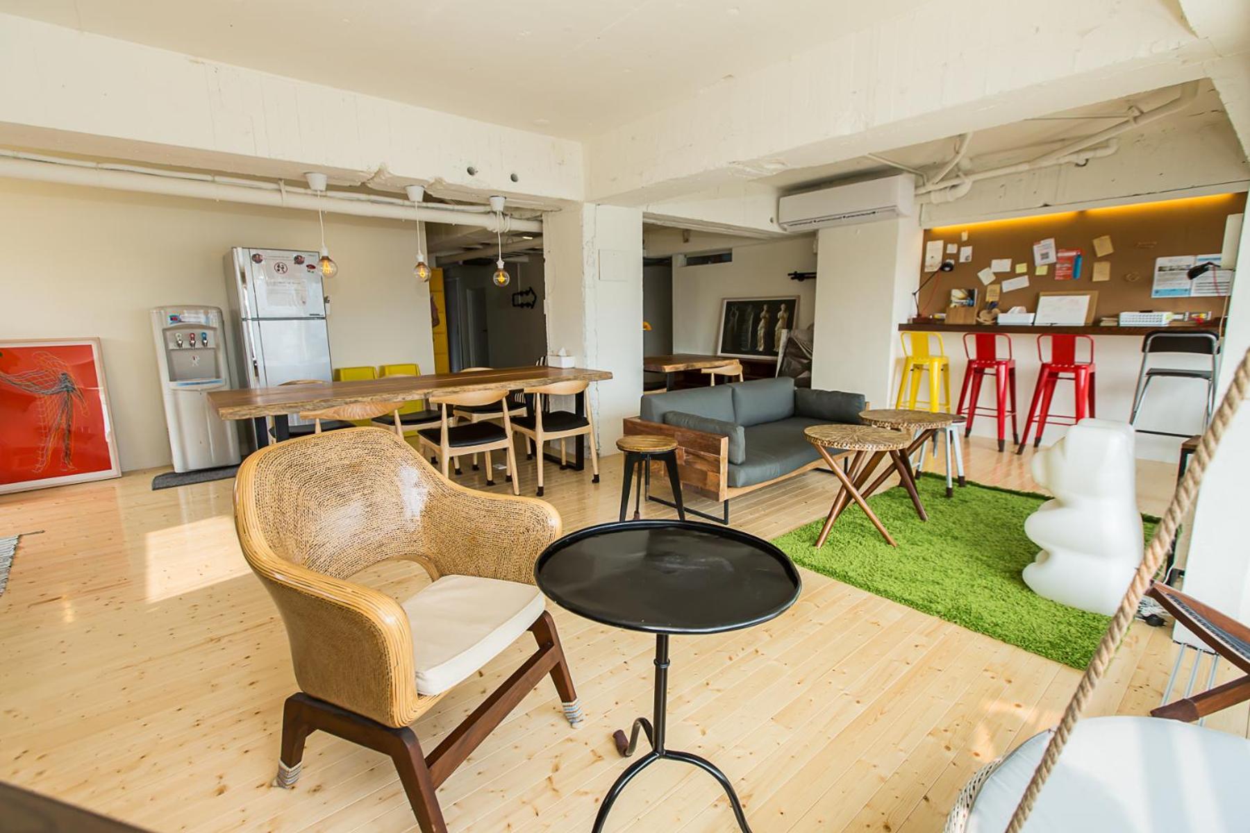 Mr. Lobster’s Secret Den design hostel