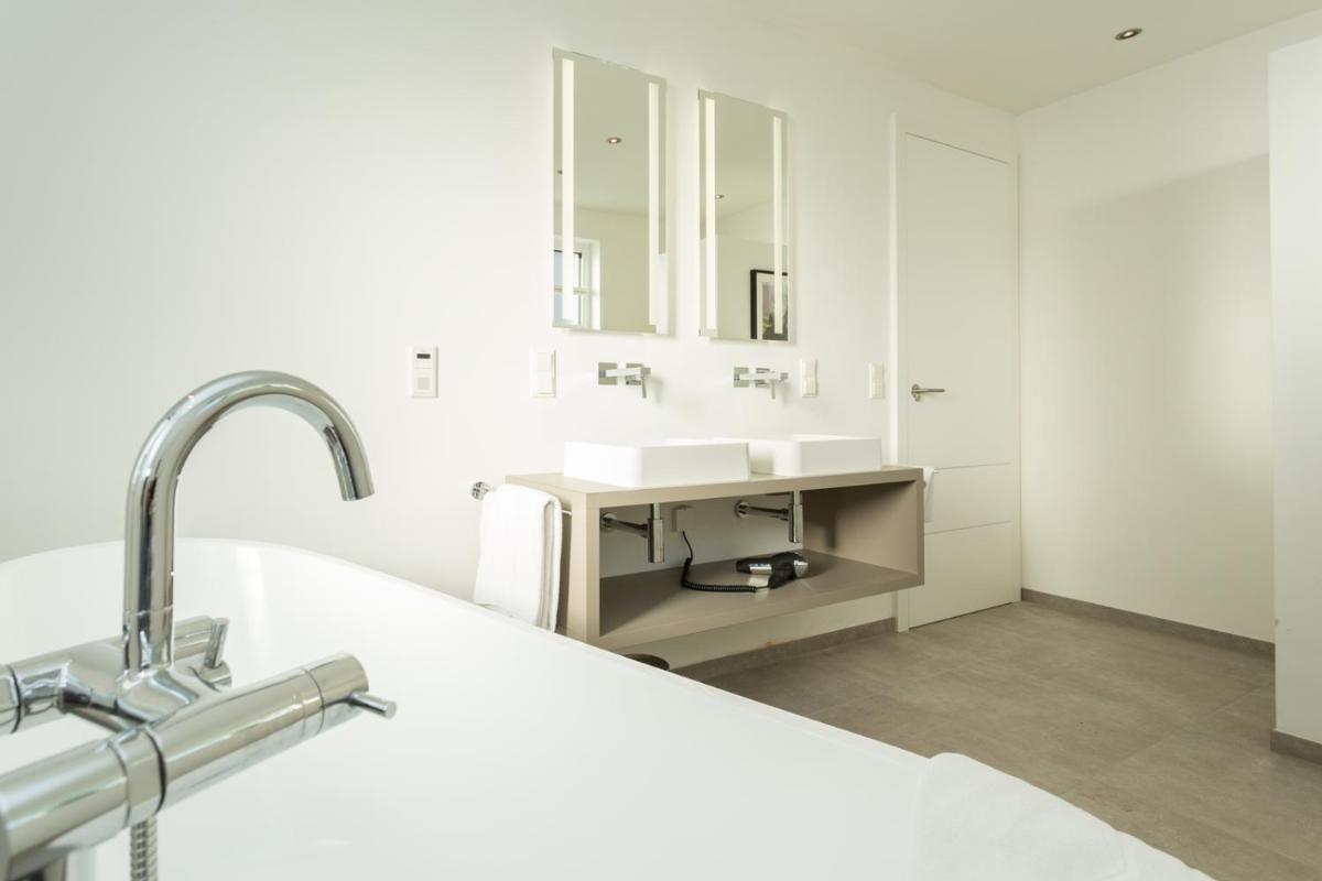 Room 4 & 5 Apartments