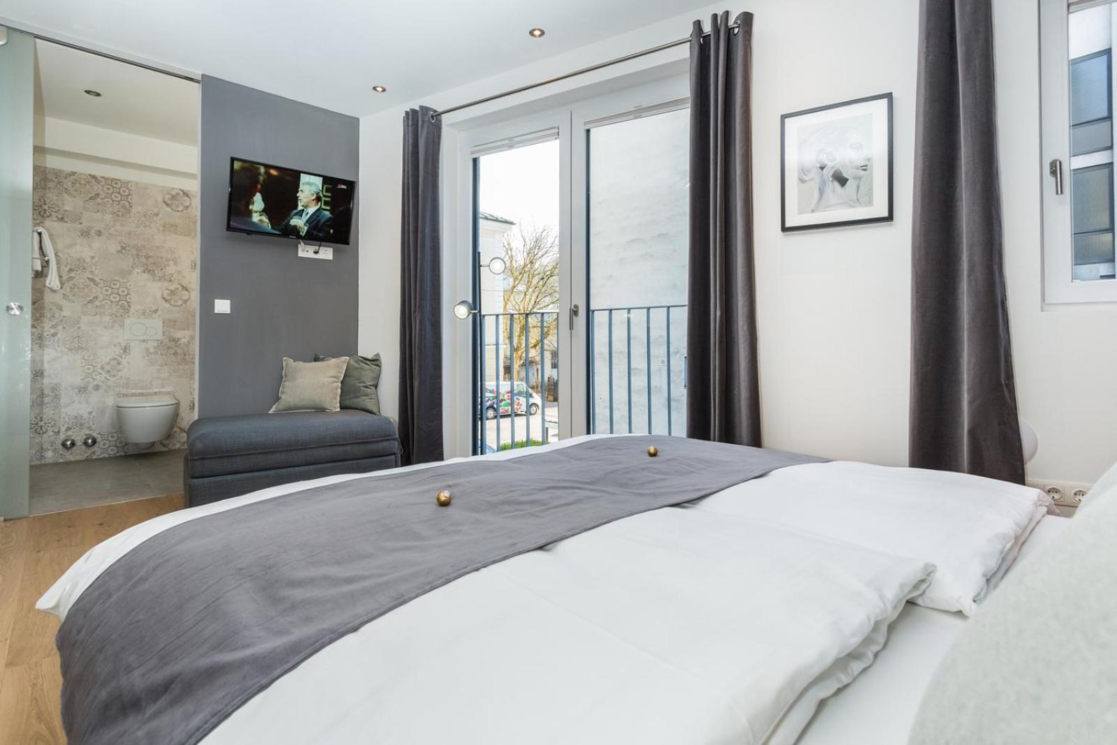 Room 4 & 5 Apartments