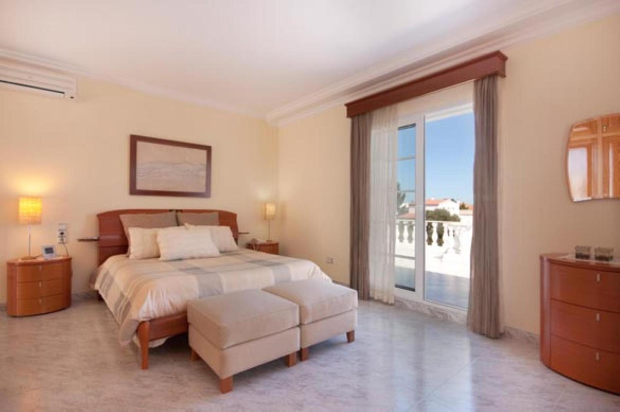 Villa Savanna Spacious villa with private pool near the beach