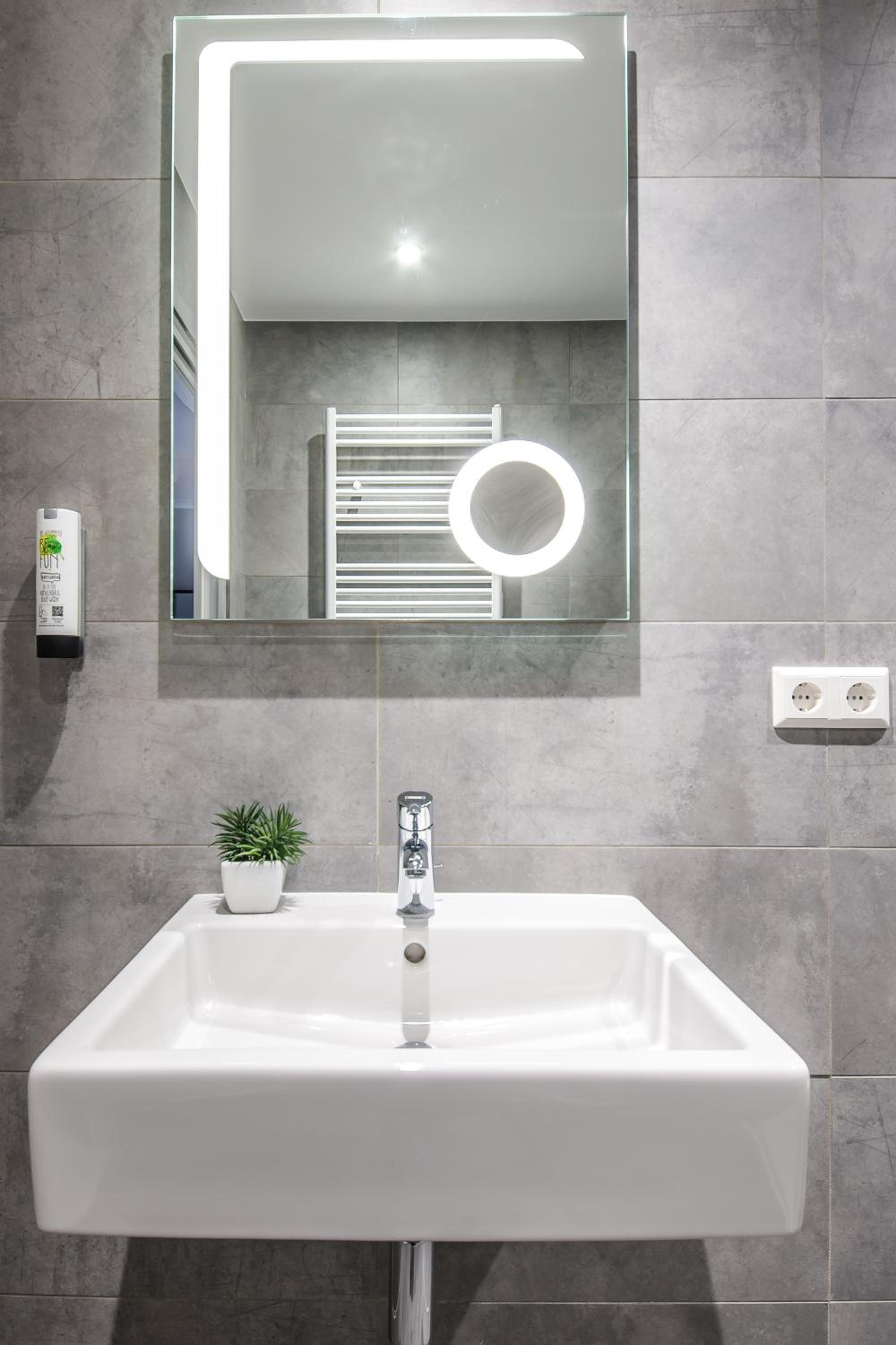 Luxembourg Vacations - Mandarina Hotel Luxembourg Strassen - Property Image 5