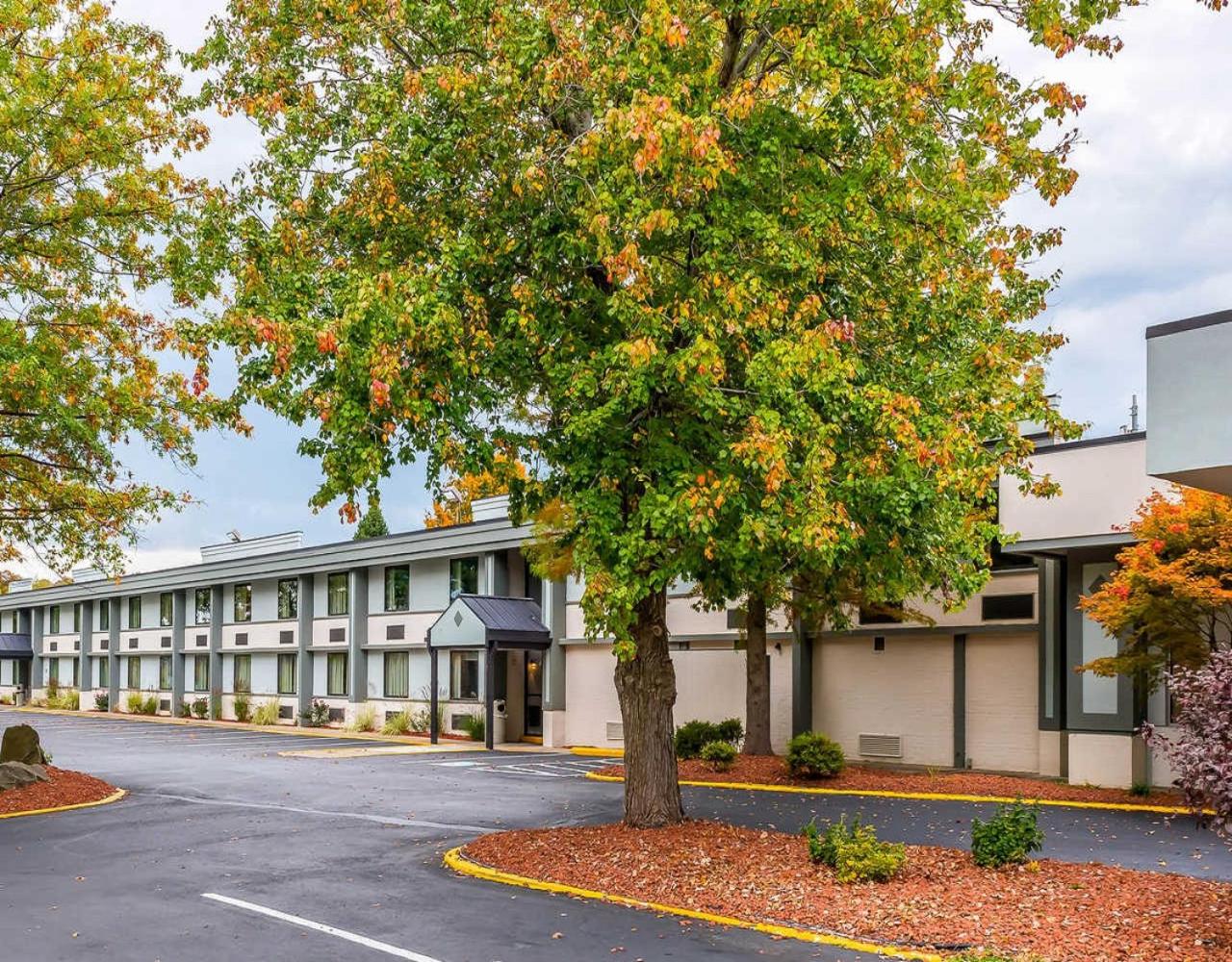 Clarion Inn Belle Vernon - Property Image 6