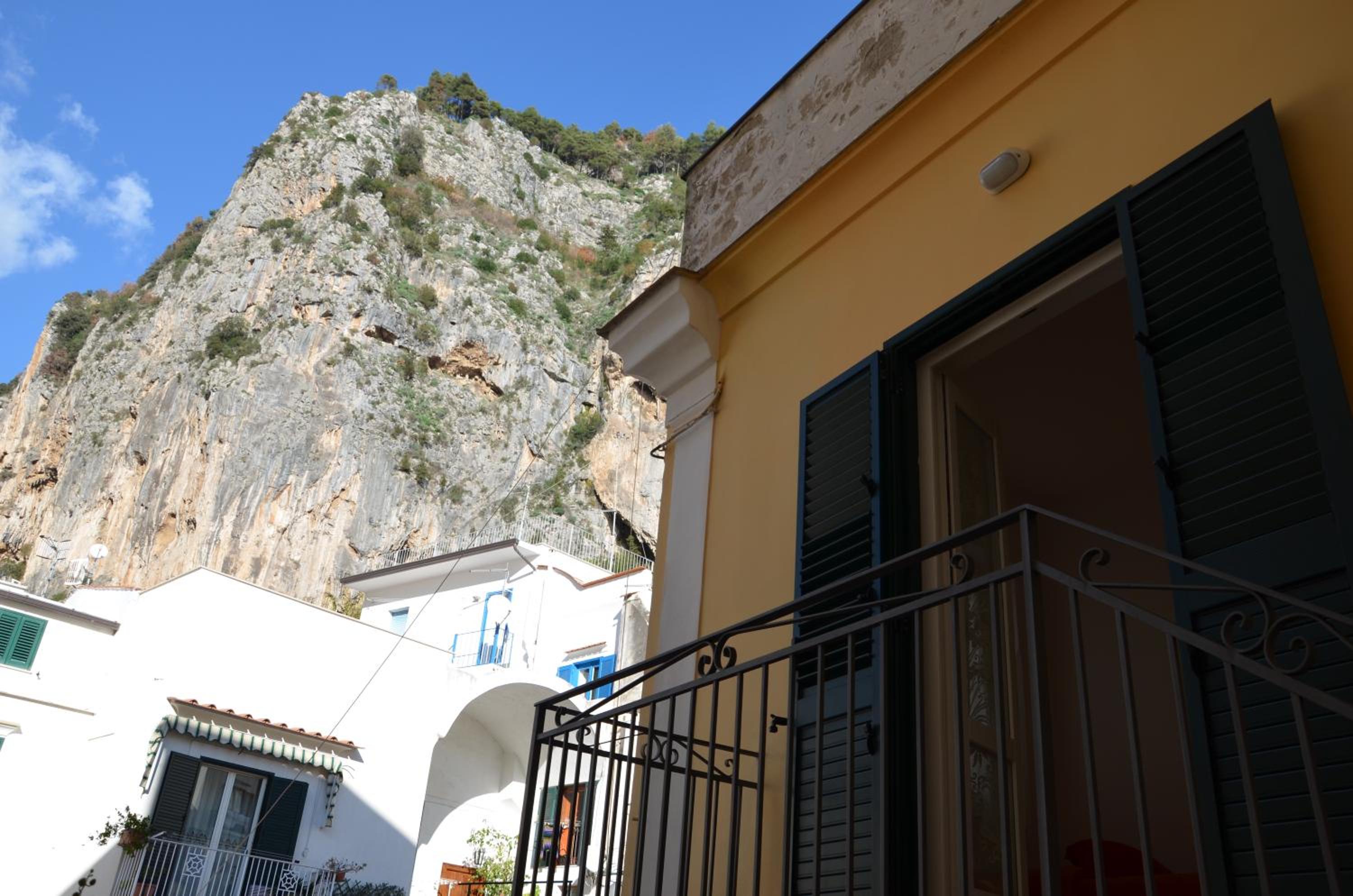 La Piazzetta en Amalfi — balance & terrace