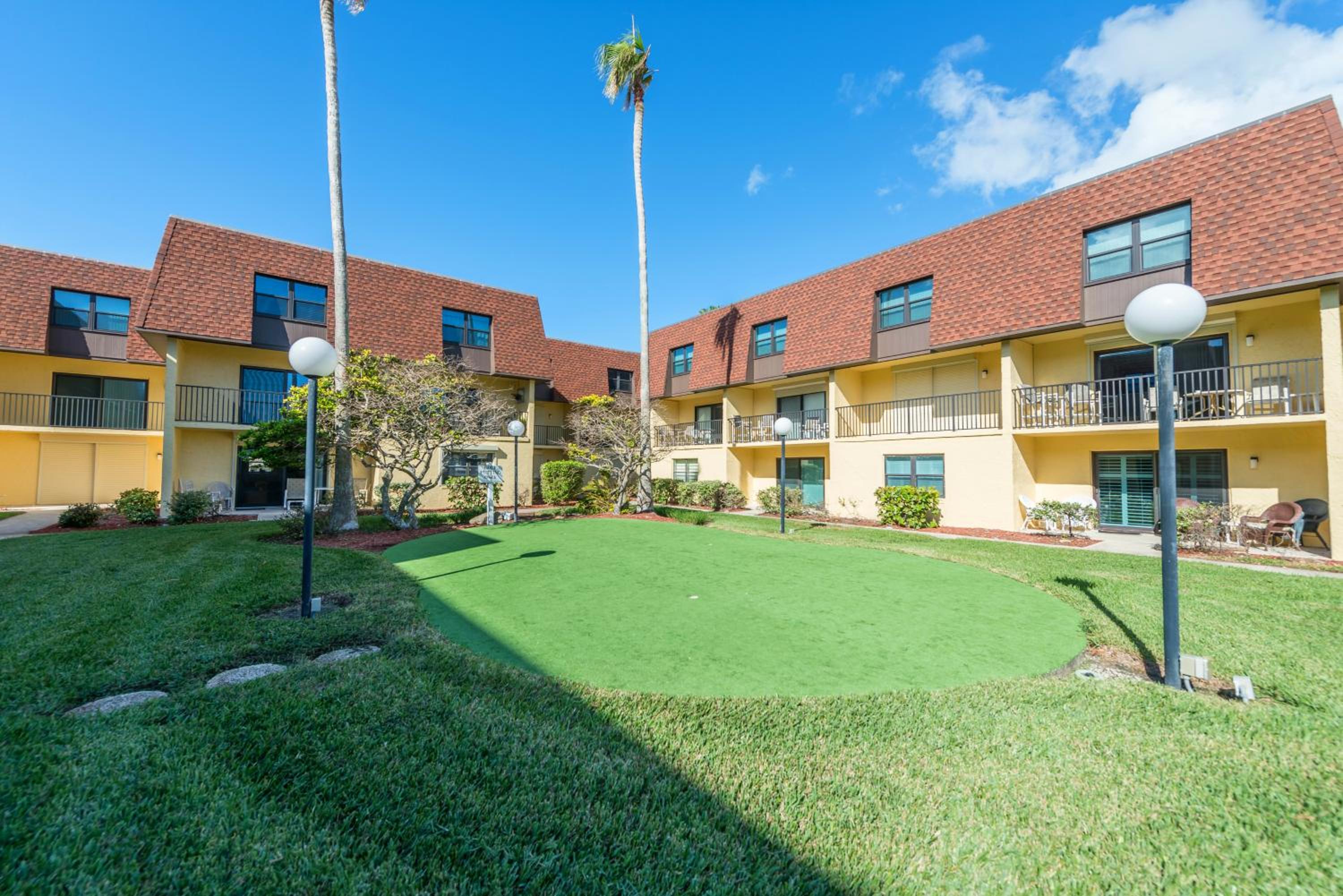 Cocoa Beach Club - Oceanfront Condos with Pool next to Pier and Port Canaveral view 5
