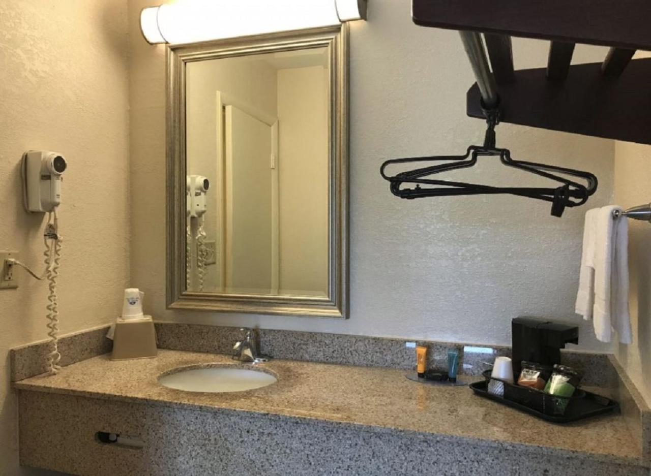 Mount Vernon Vacations - Americas Best Value Inn Mount Vernon - Property Image 7