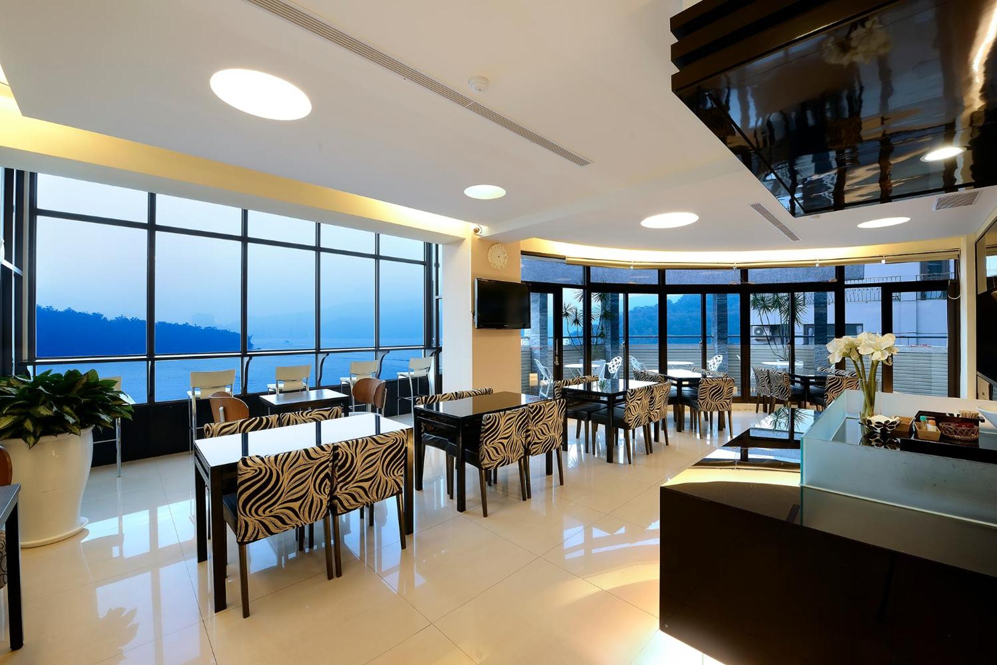 Hu Yue Lakeview Hotel