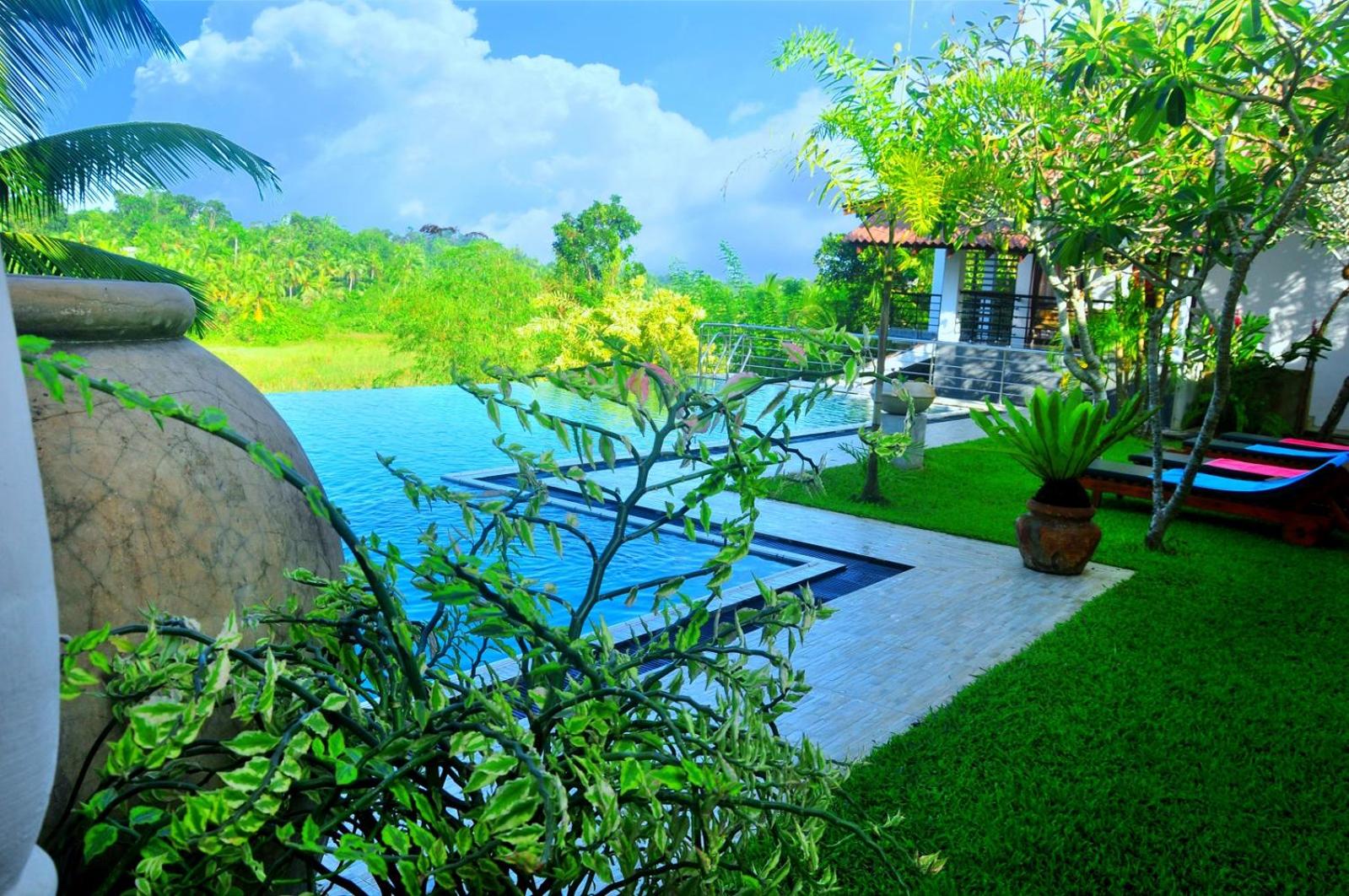 Jungle Heart Cabanas