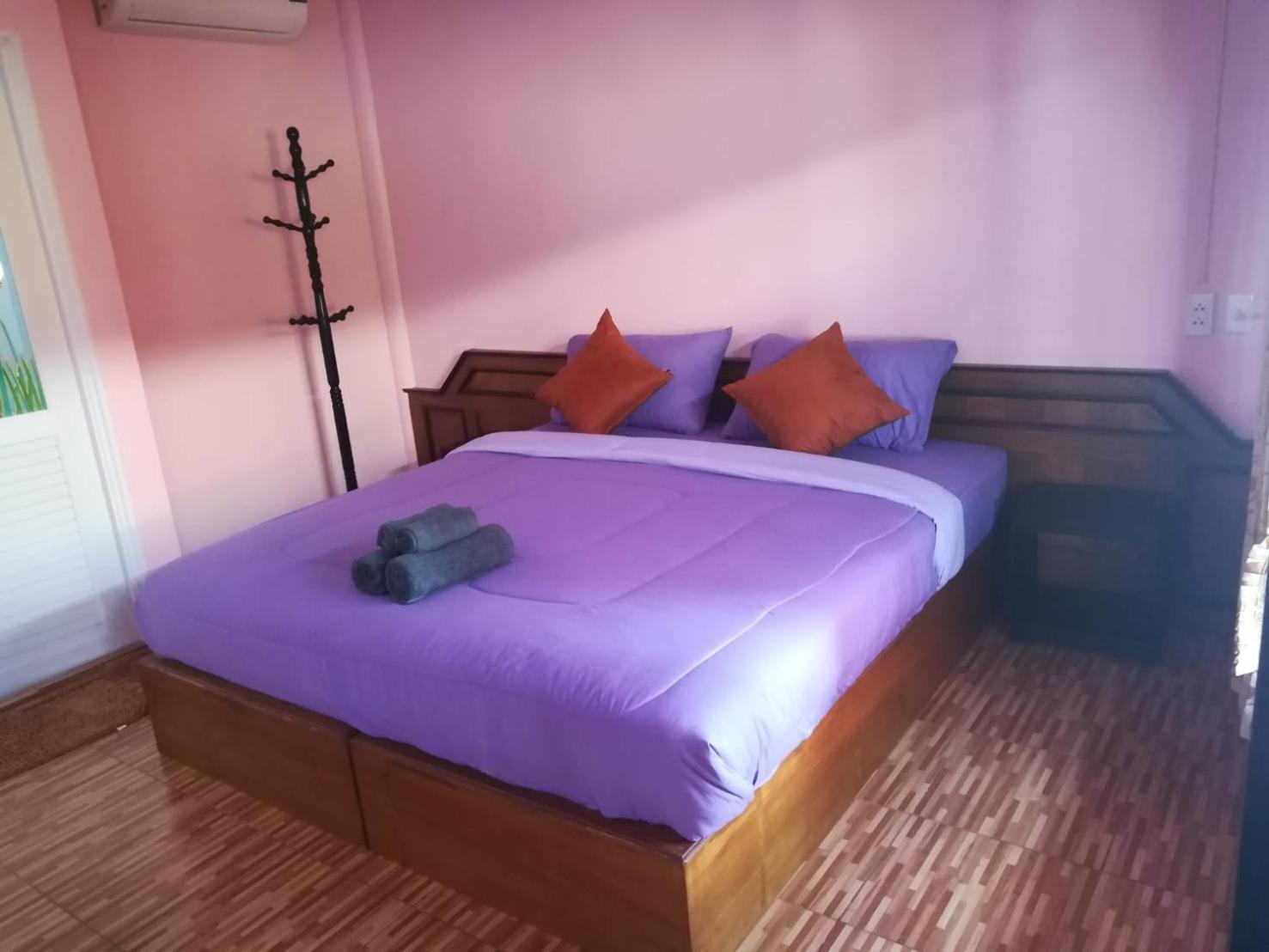 Chomlay Room & Restaurant