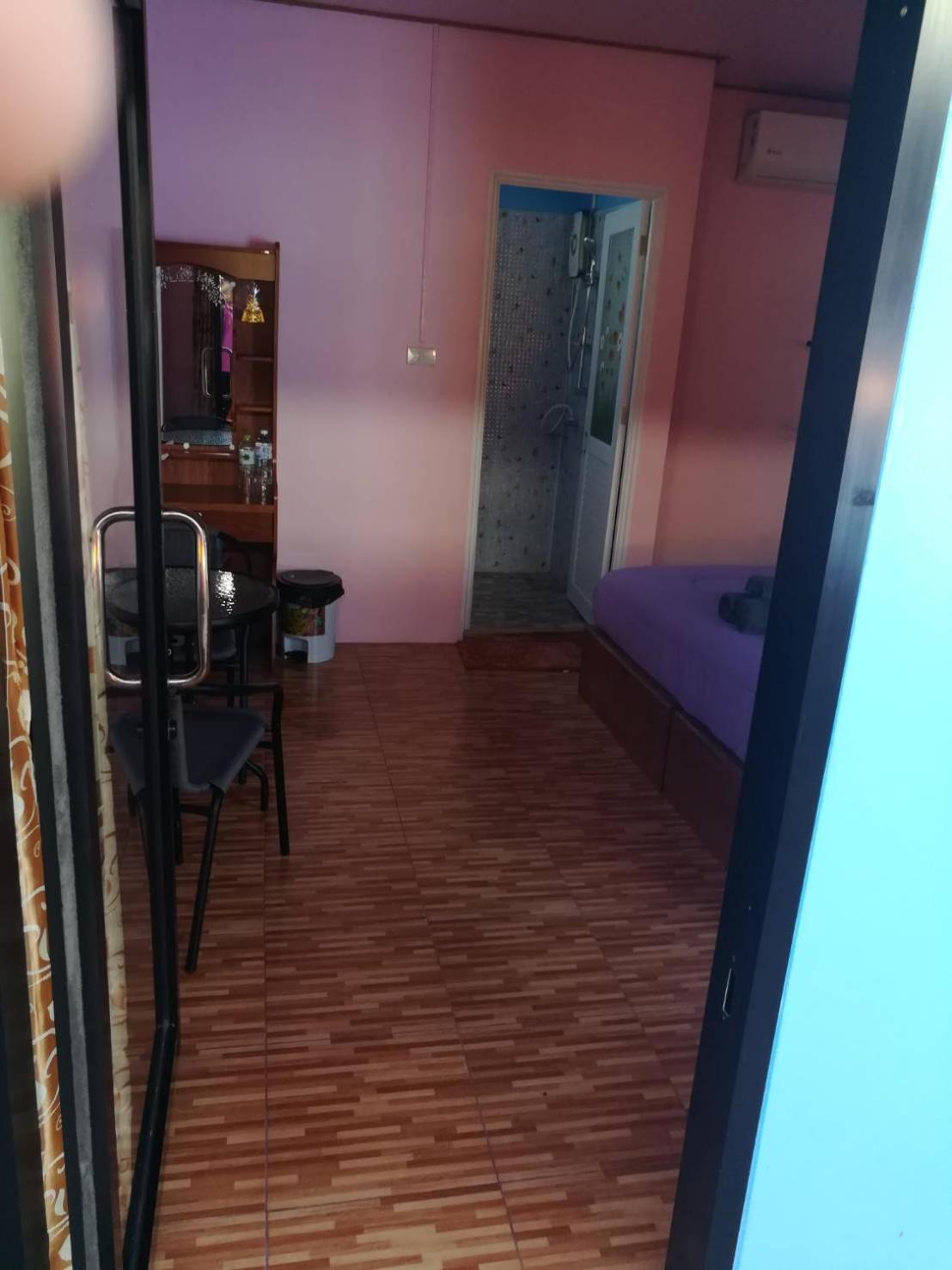 Chomlay Room & Restaurant