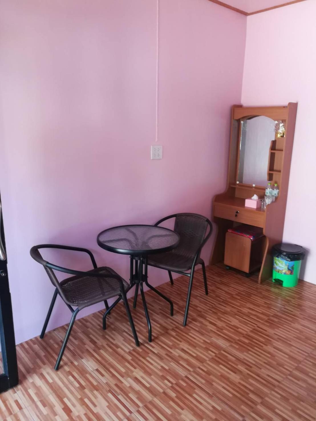 Chomlay Room & Restaurant