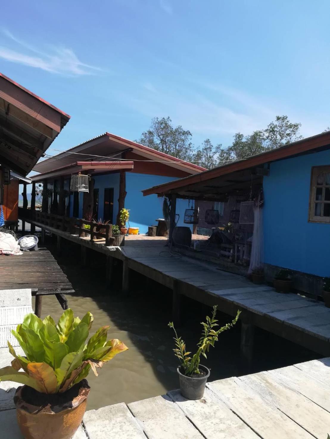 Chomlay Room & Restaurant