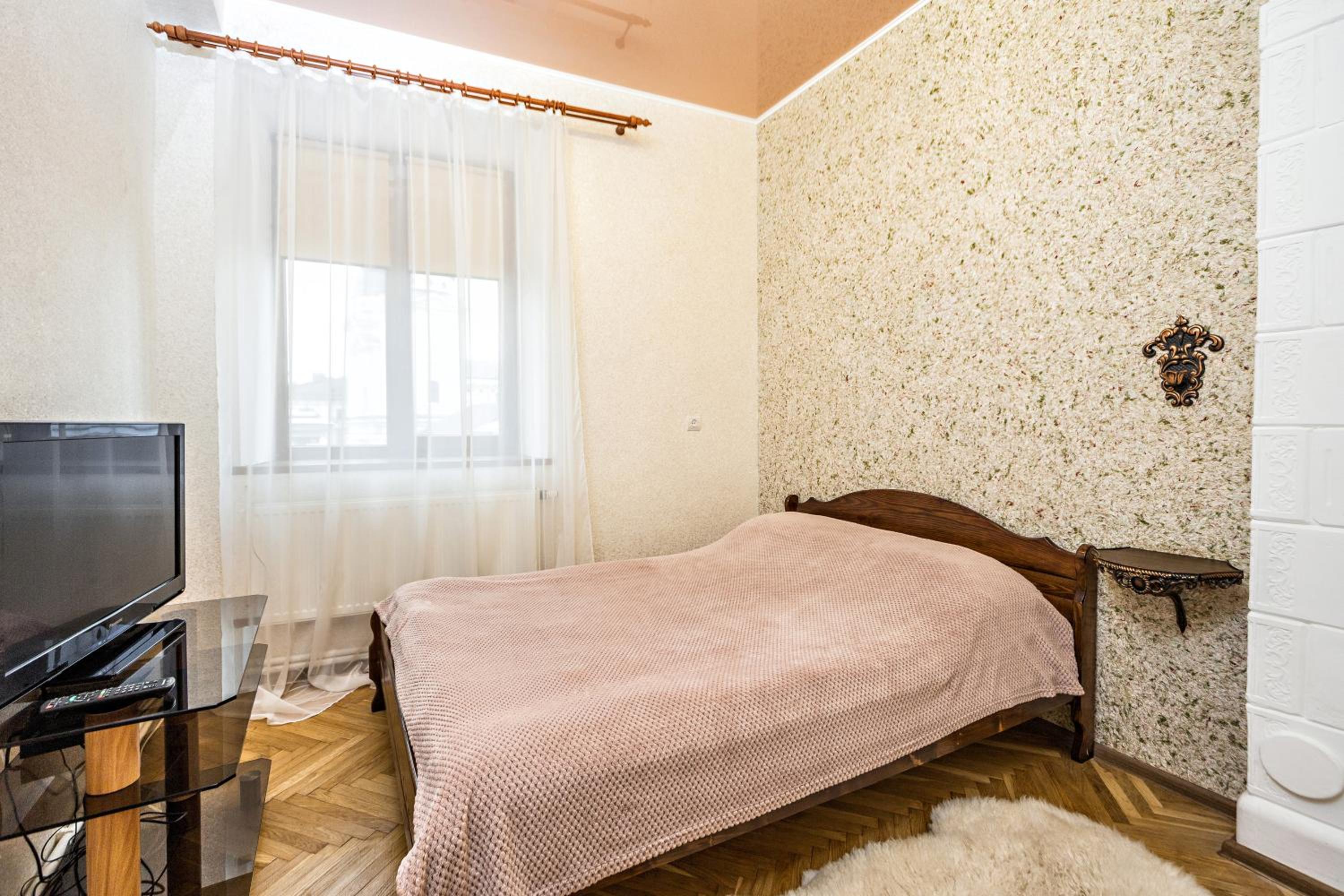 Apartment in a city center! Krakivska,34 view 3