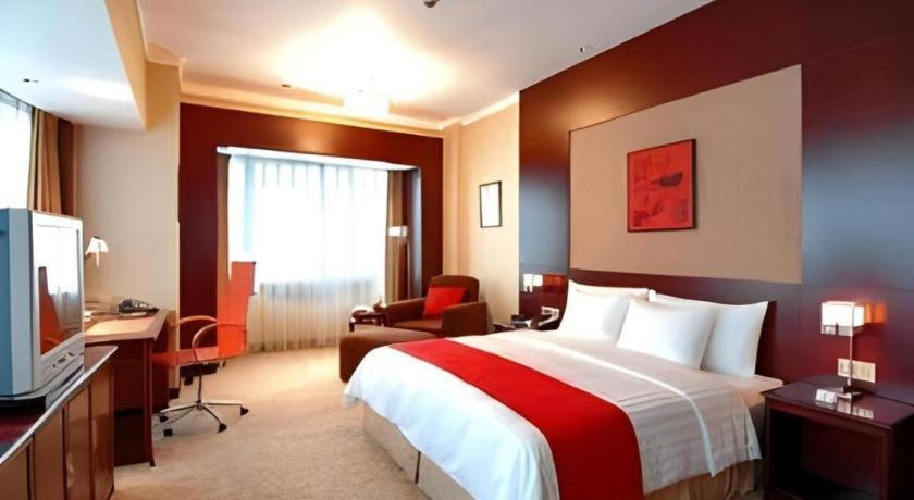Crowne Plaza Shanghai Pudong By IHG photo 2