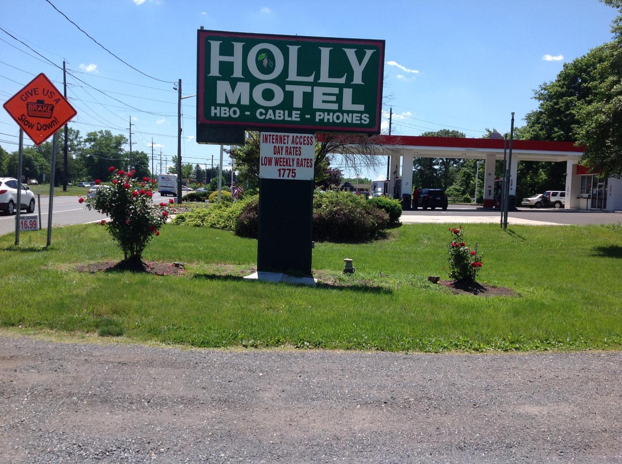 Holly Motel Southampton view 2