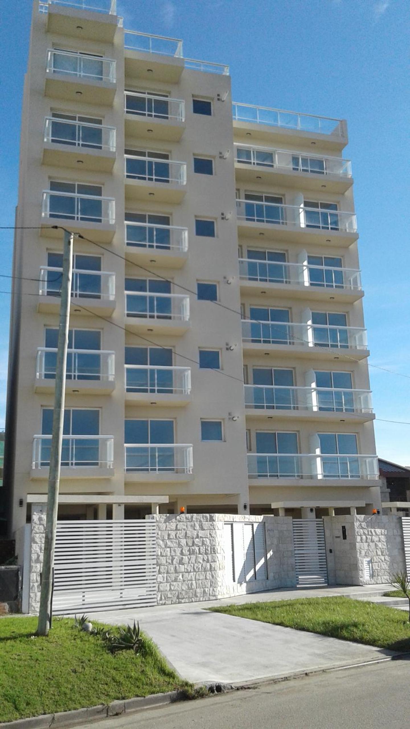 1-1/2 AMB c/BALCON SOLEADO en EDIFICIO FRENTE AL MAR