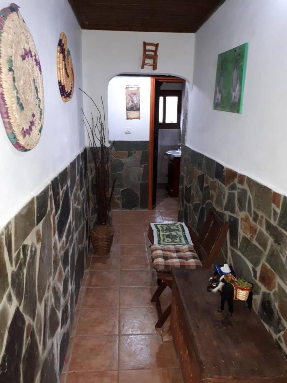 Agrompelo House