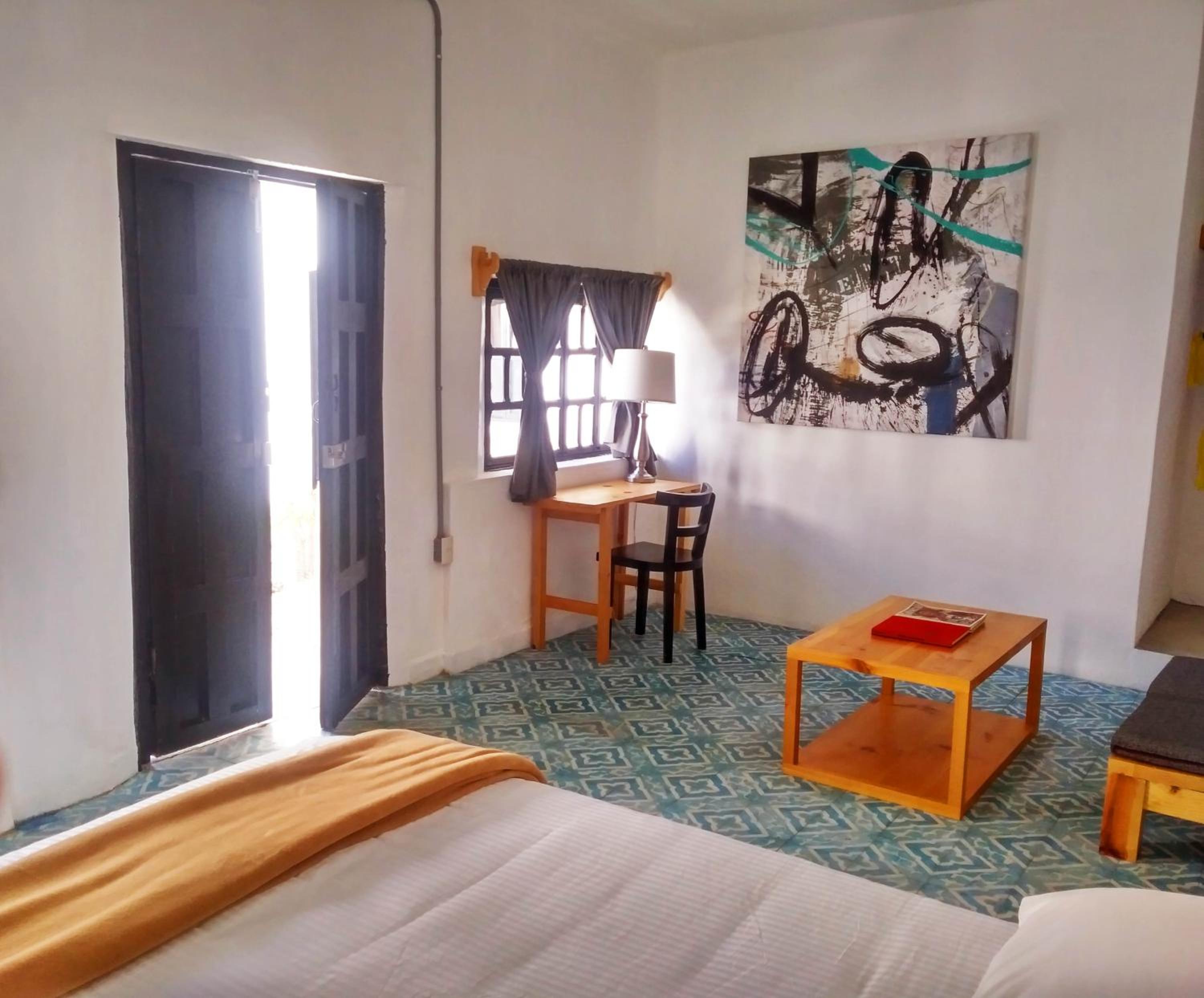La Tozi Hotel