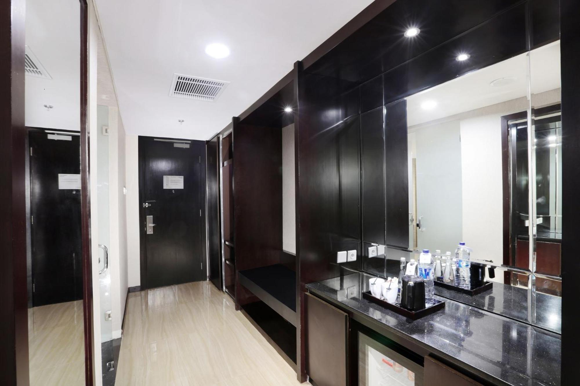 Solo Vacations - The Alana Hotel  Convention Center Solo by ASTON - Property Image 10