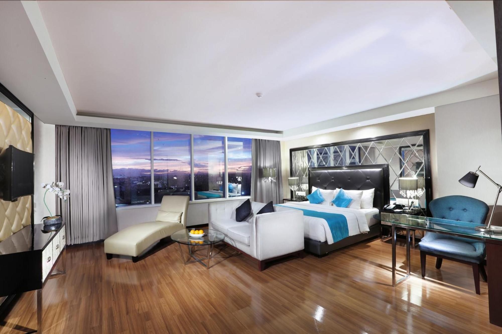 Solo Vacations - The Alana Hotel  Convention Center Solo by ASTON - Property Image 2