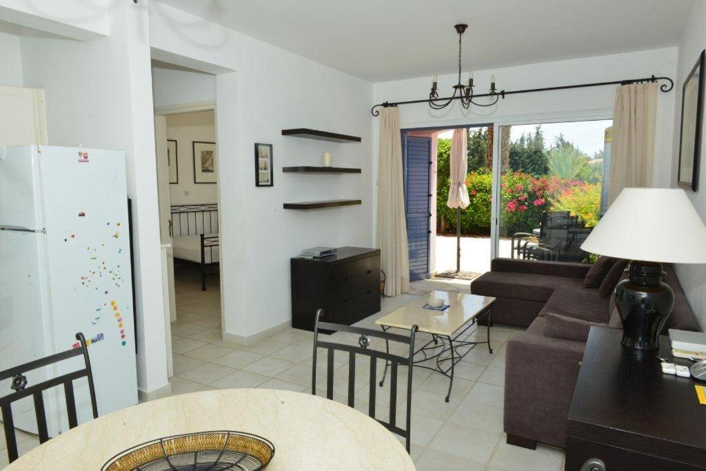 Limnaria Villas Sunny Garden Apartment