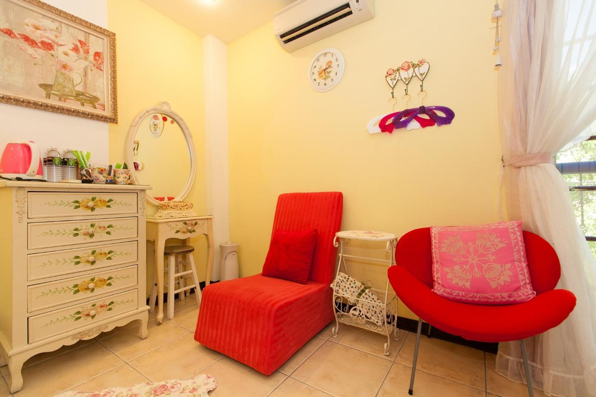 White Cotton Candy Homestay