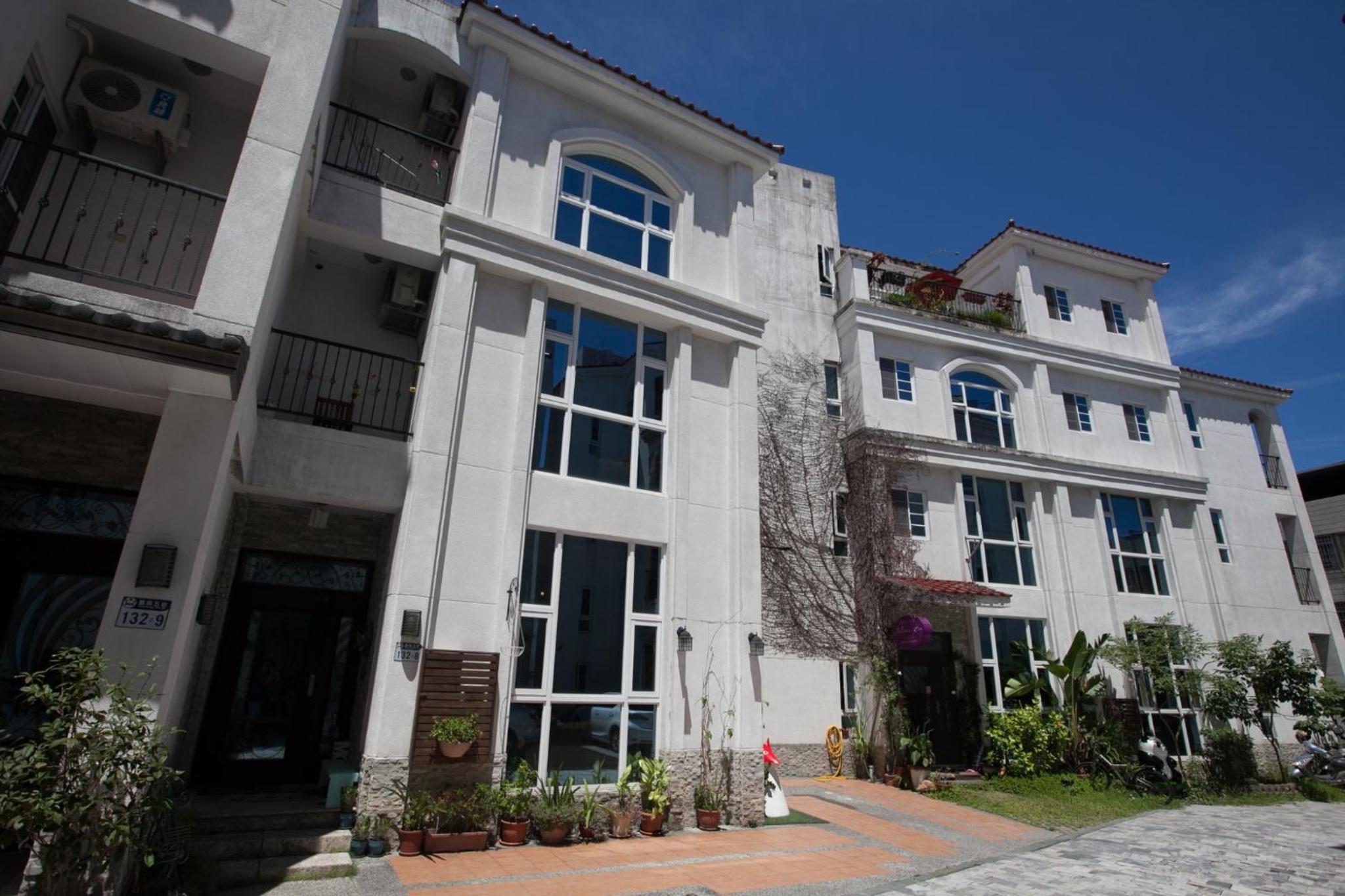 White Cotton Candy Homestay