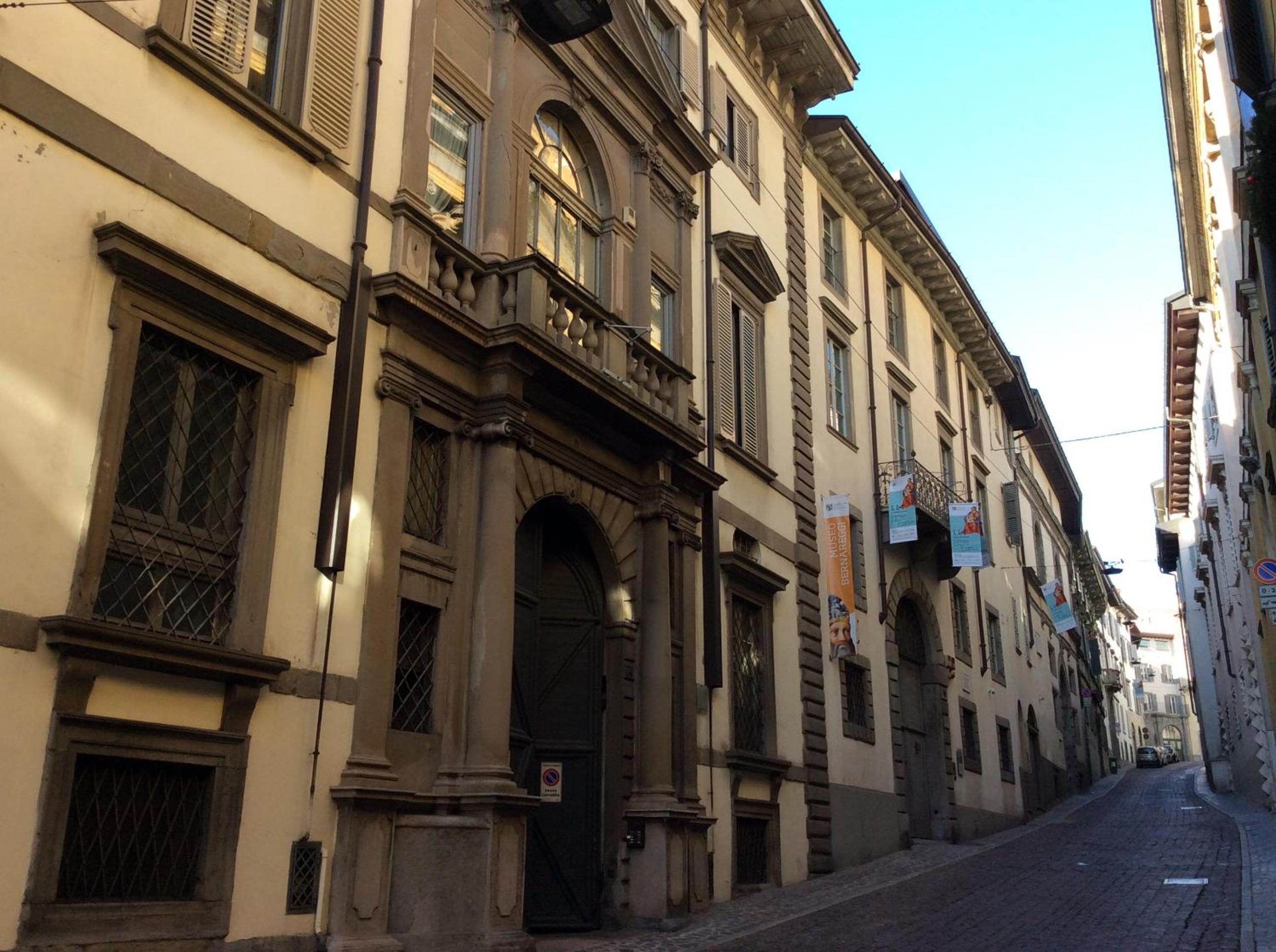 Accademia DeLuxe view 4