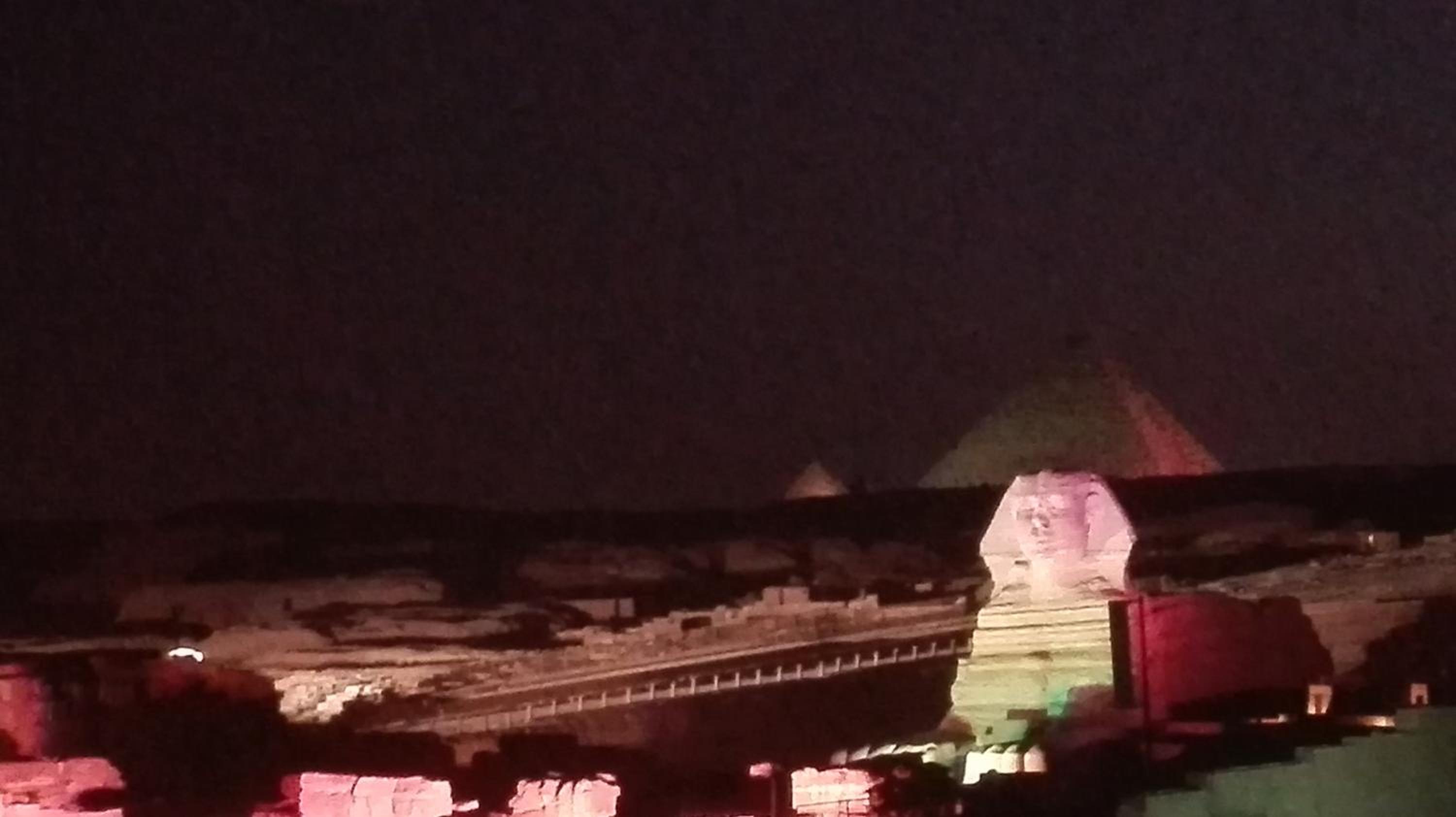Pyramids Overlook Inn