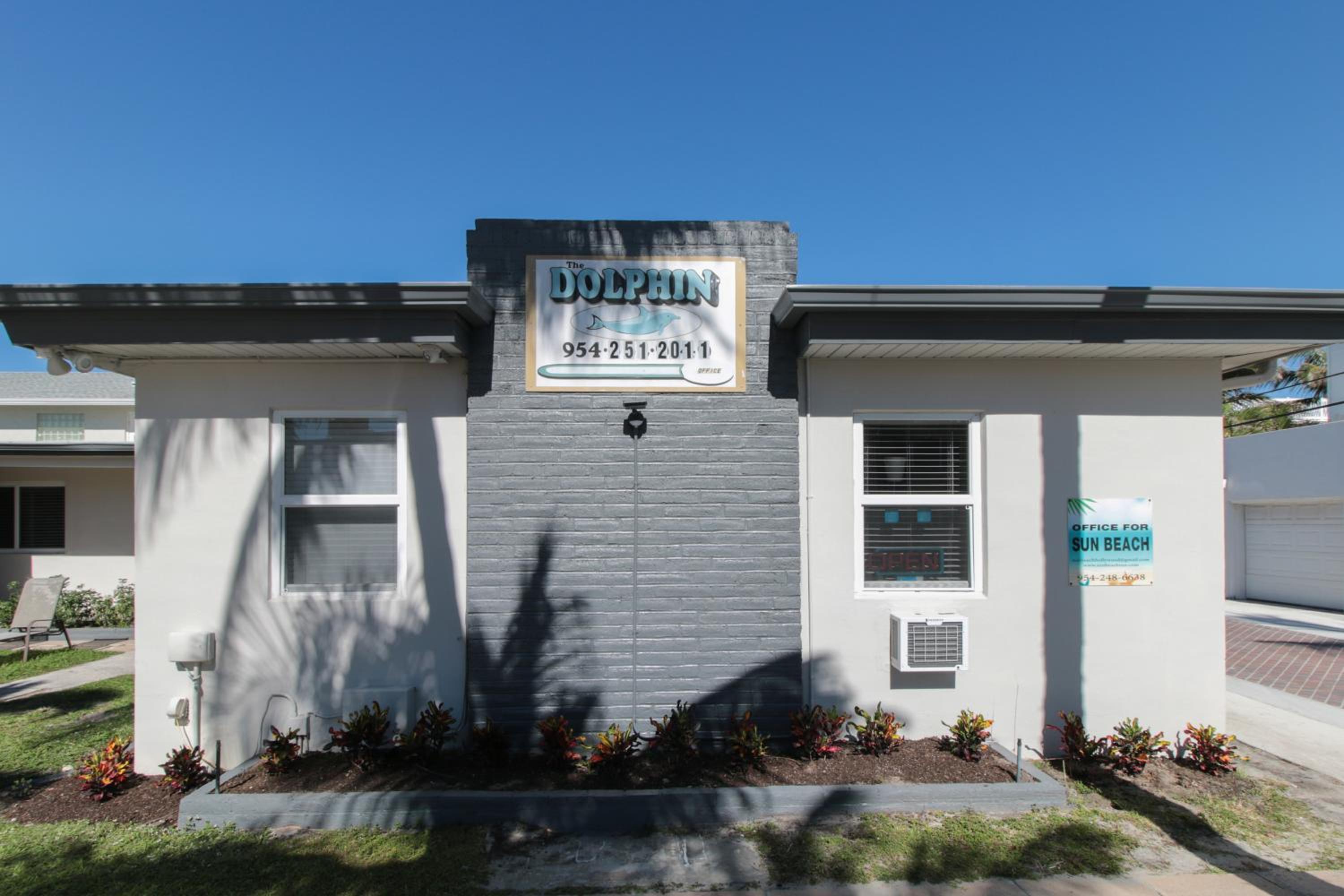 The Dolphin Hollywood