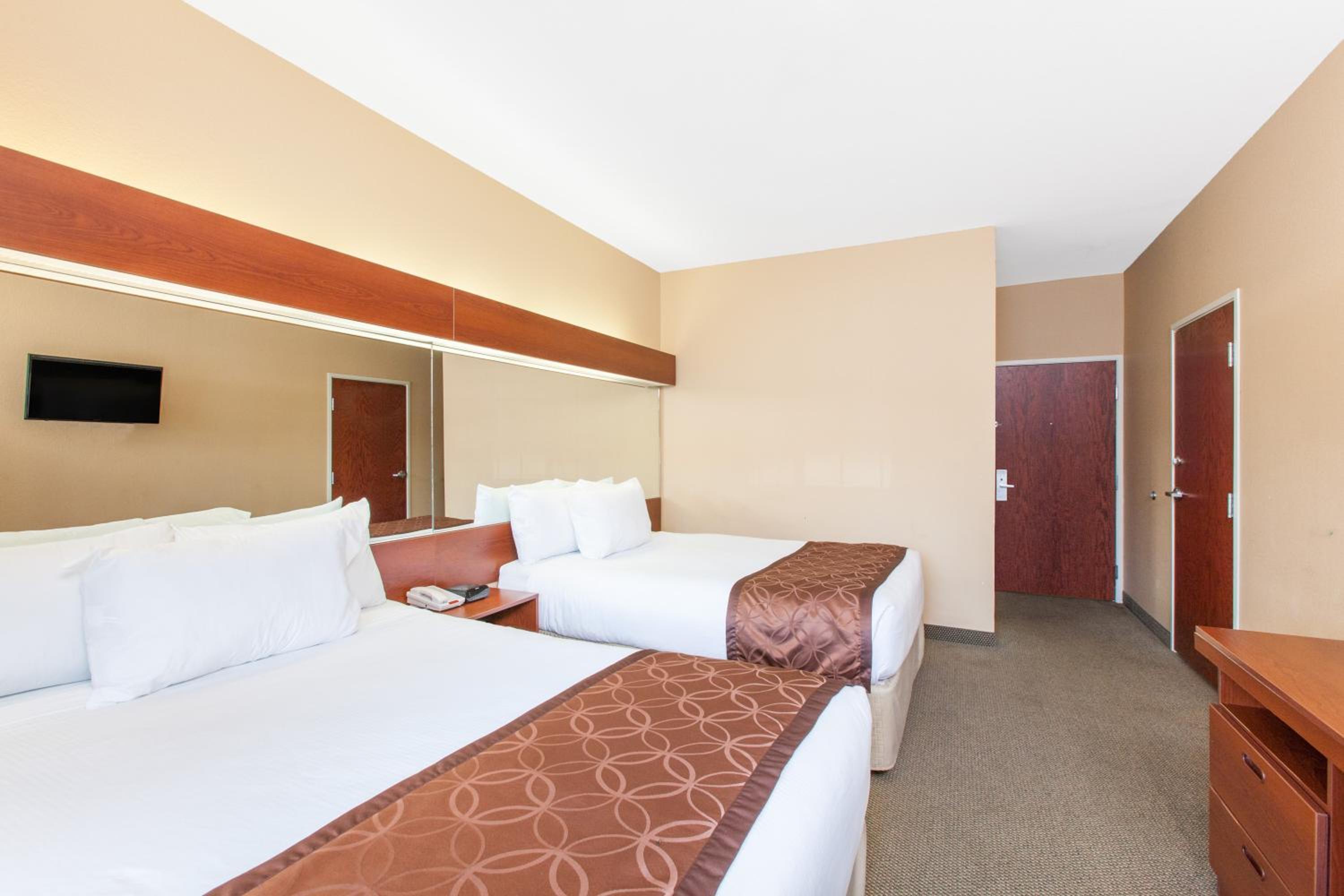 Microtel Inn by Wyndham Rogers view 2