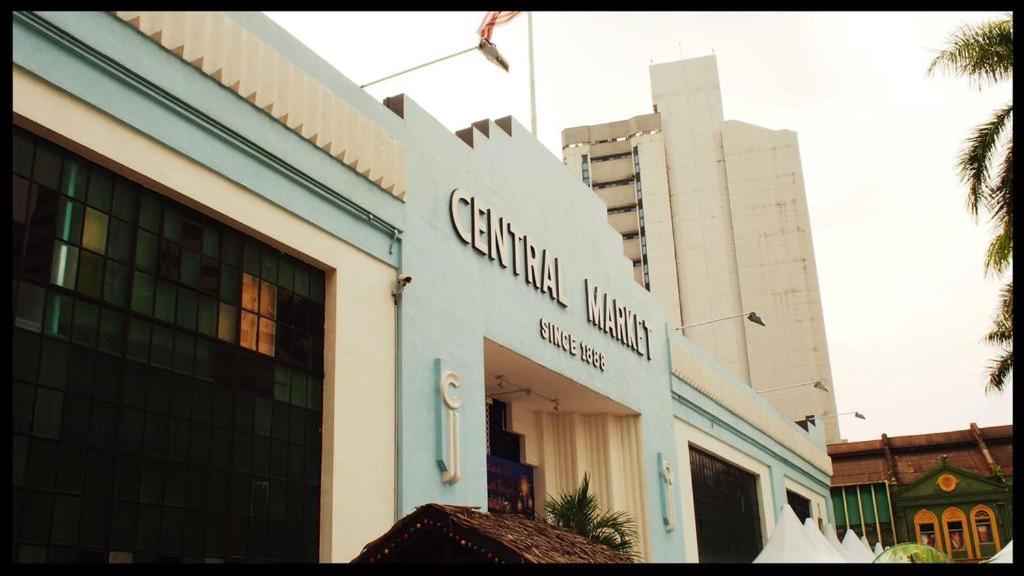 Leo Backpackers @ Central Market