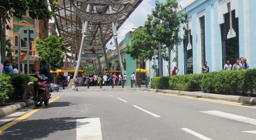 Leo Backpackers @ Central Market