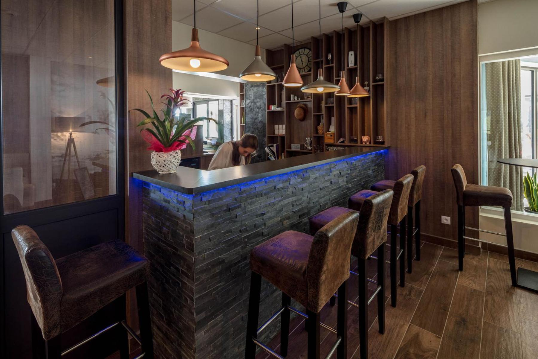 bar