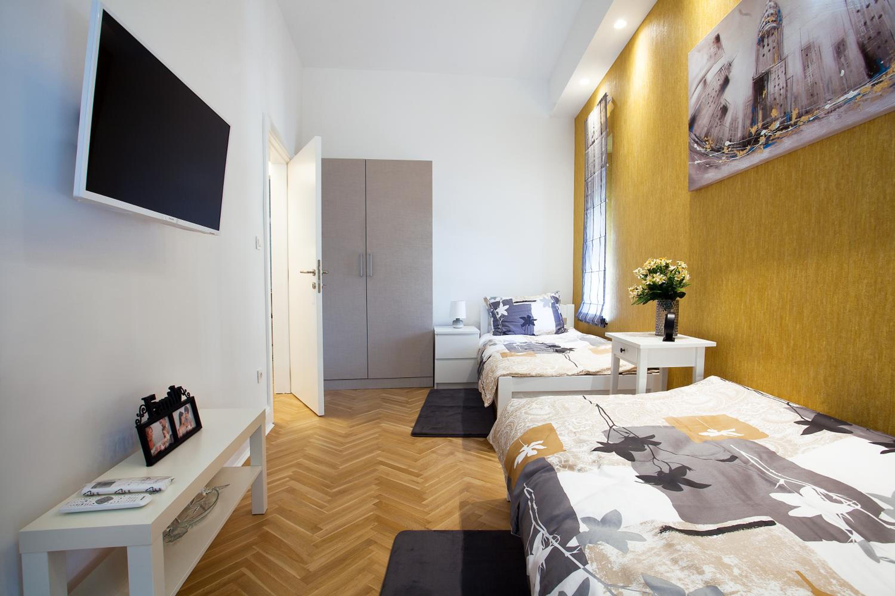 Apartment Passage view 5