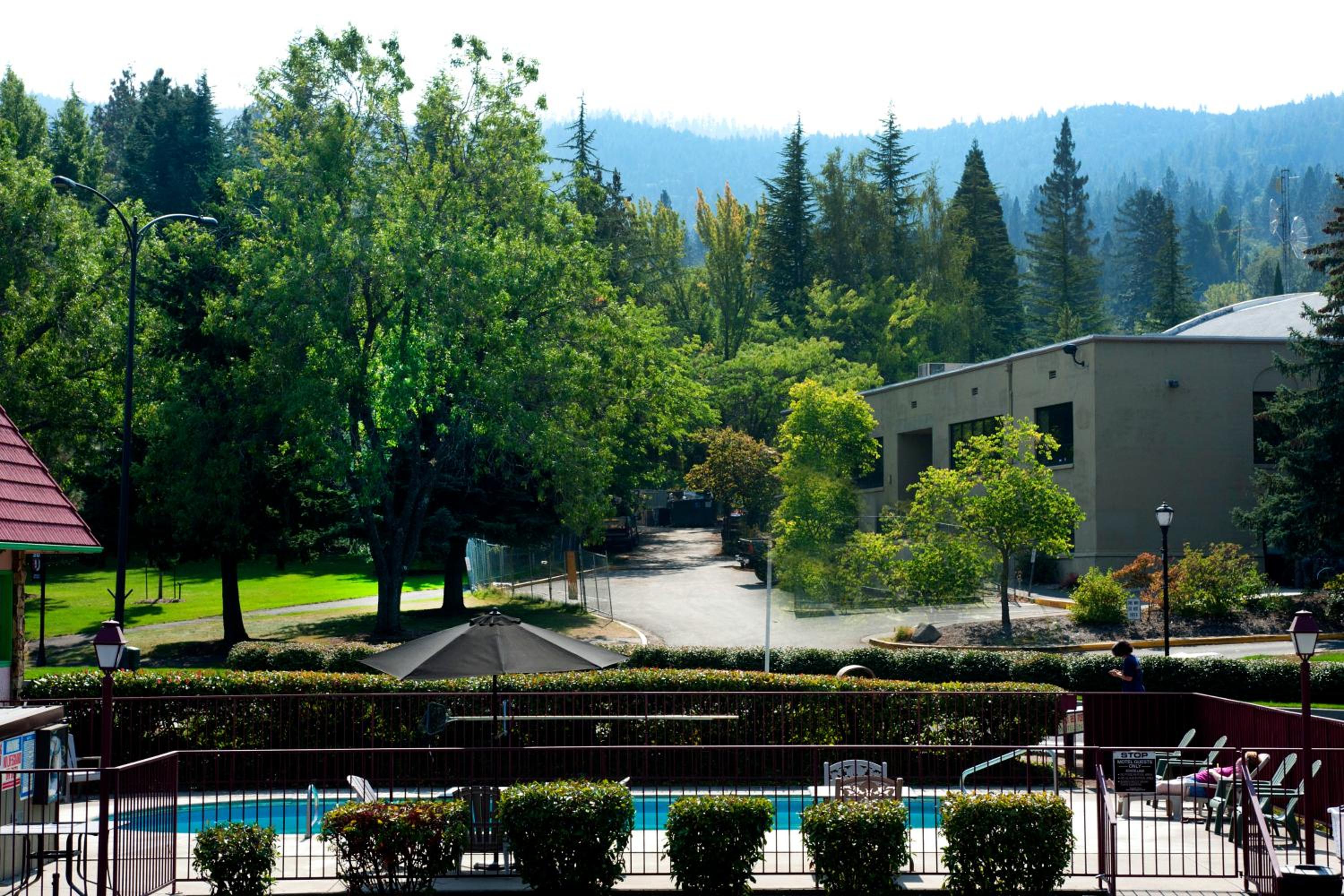 Ashland Vacations - Flagship Inn of Ashland - Property Image 12